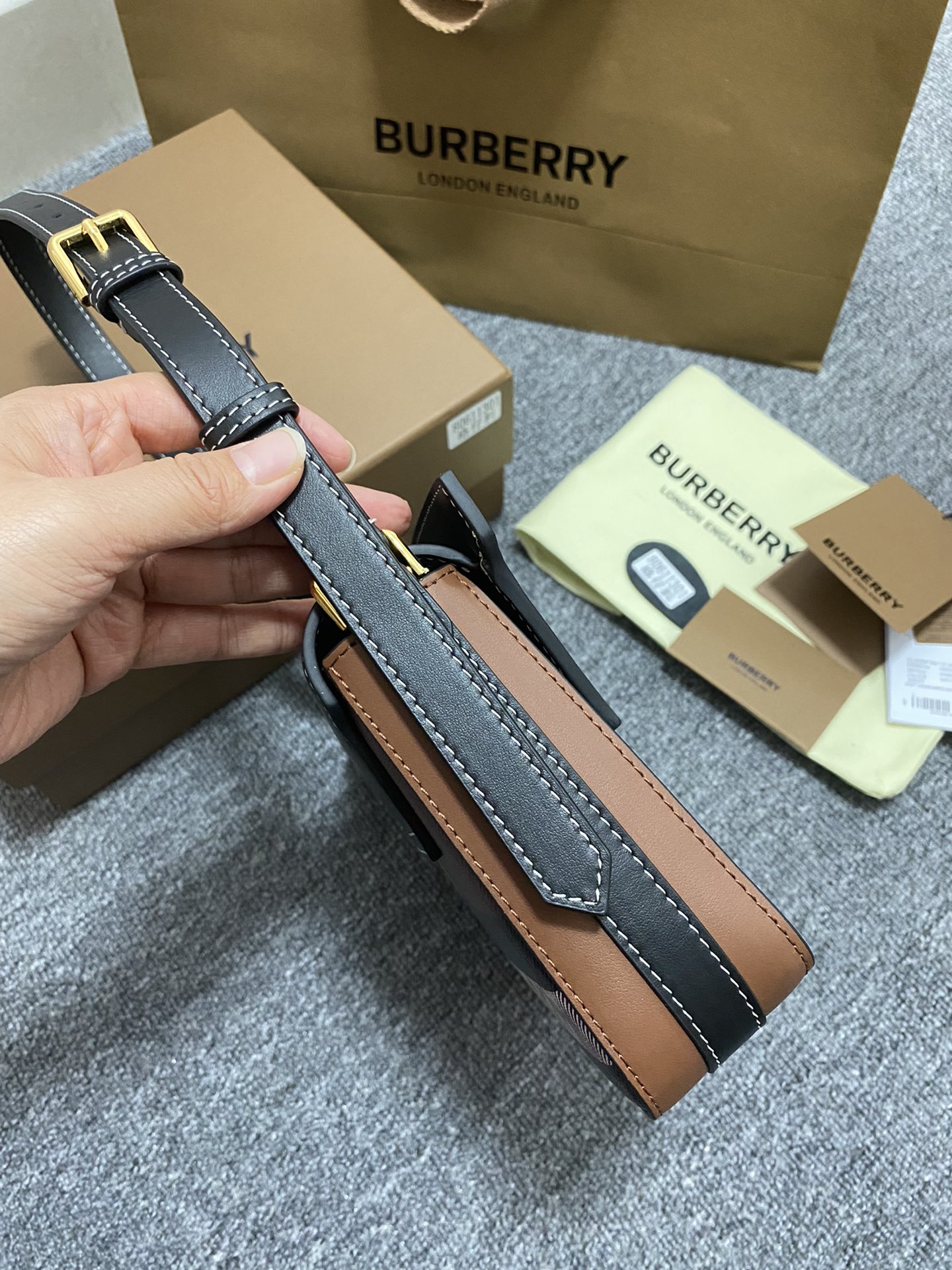 Burberry 130158 24 x 5.5 x 17.5cm