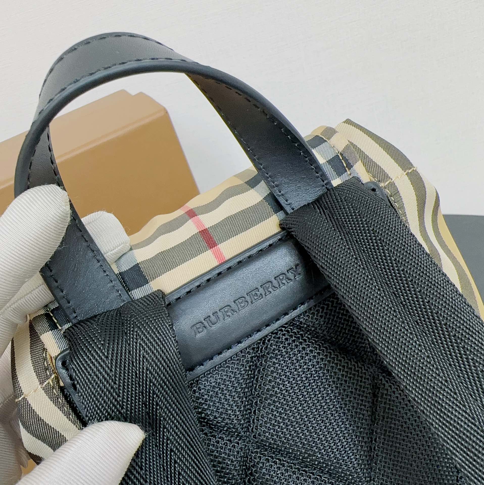 Burberry (23) Rucksack 16x26x16cm