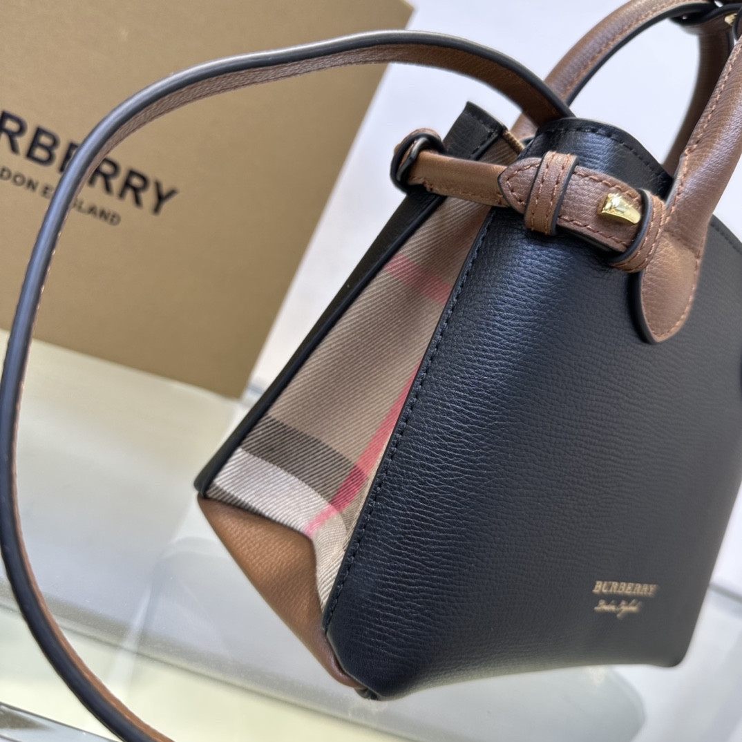 Burberry The Banner 7121 (4) 22 x 12 x 17cm