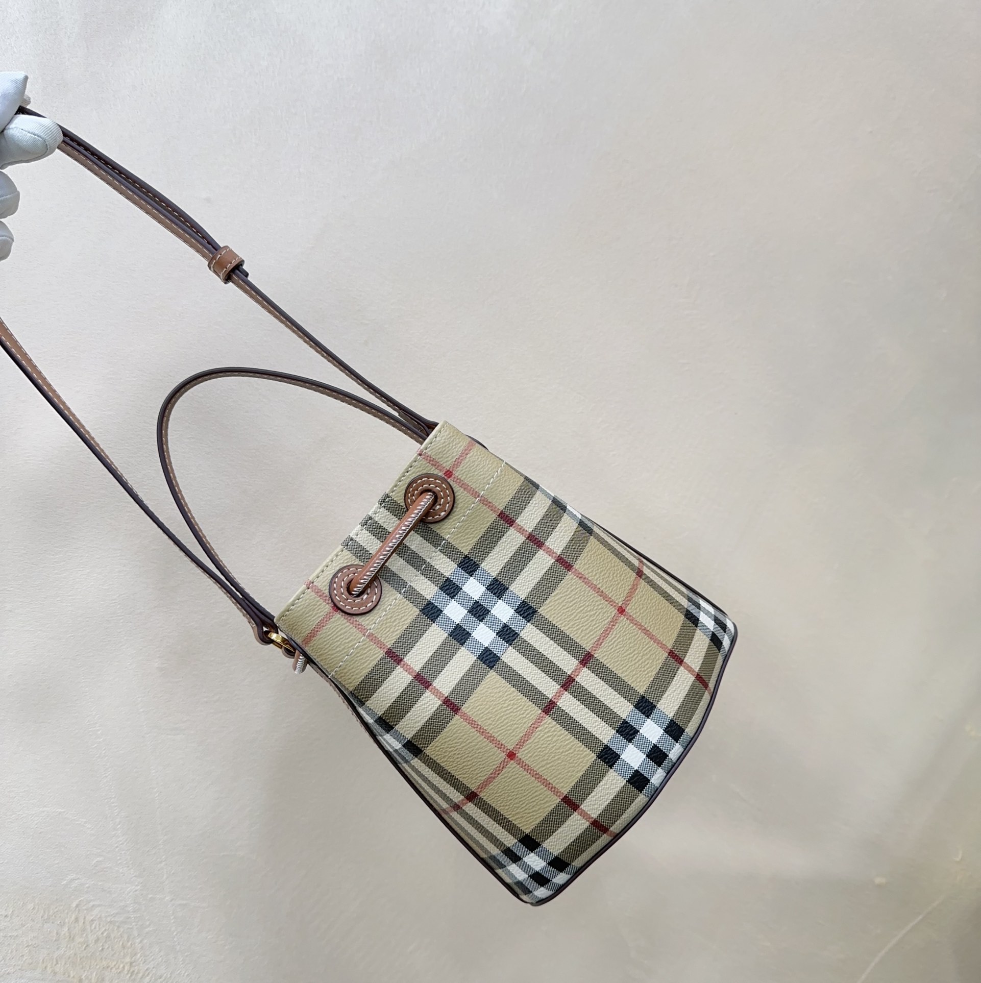 Burberry 184160 16.5x 11 x 18.5cm