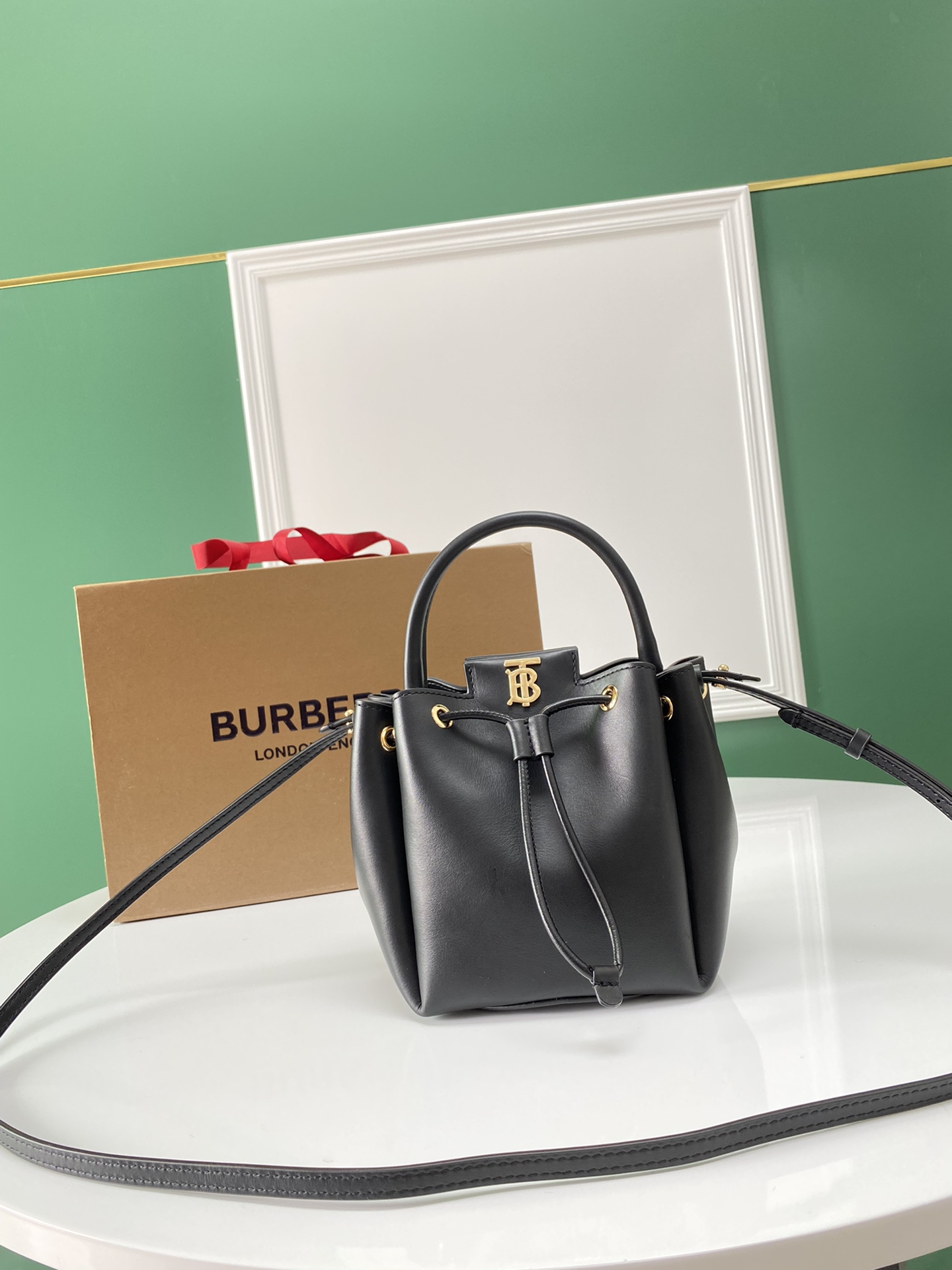 Burberry 541160 16 x 15 x 17.5cm