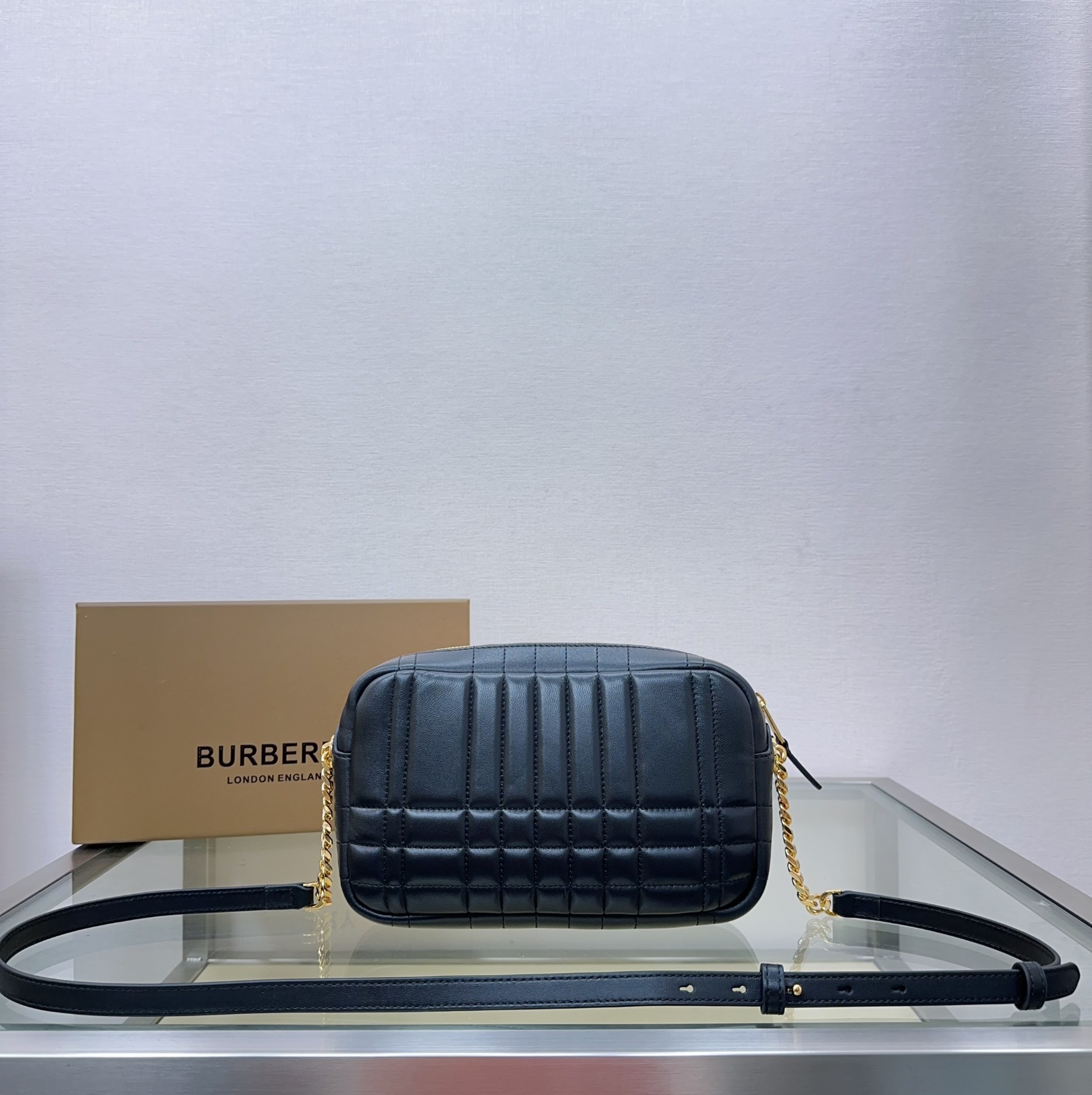 Burberry Lola 021163 (2) 24 x 6× 15cm