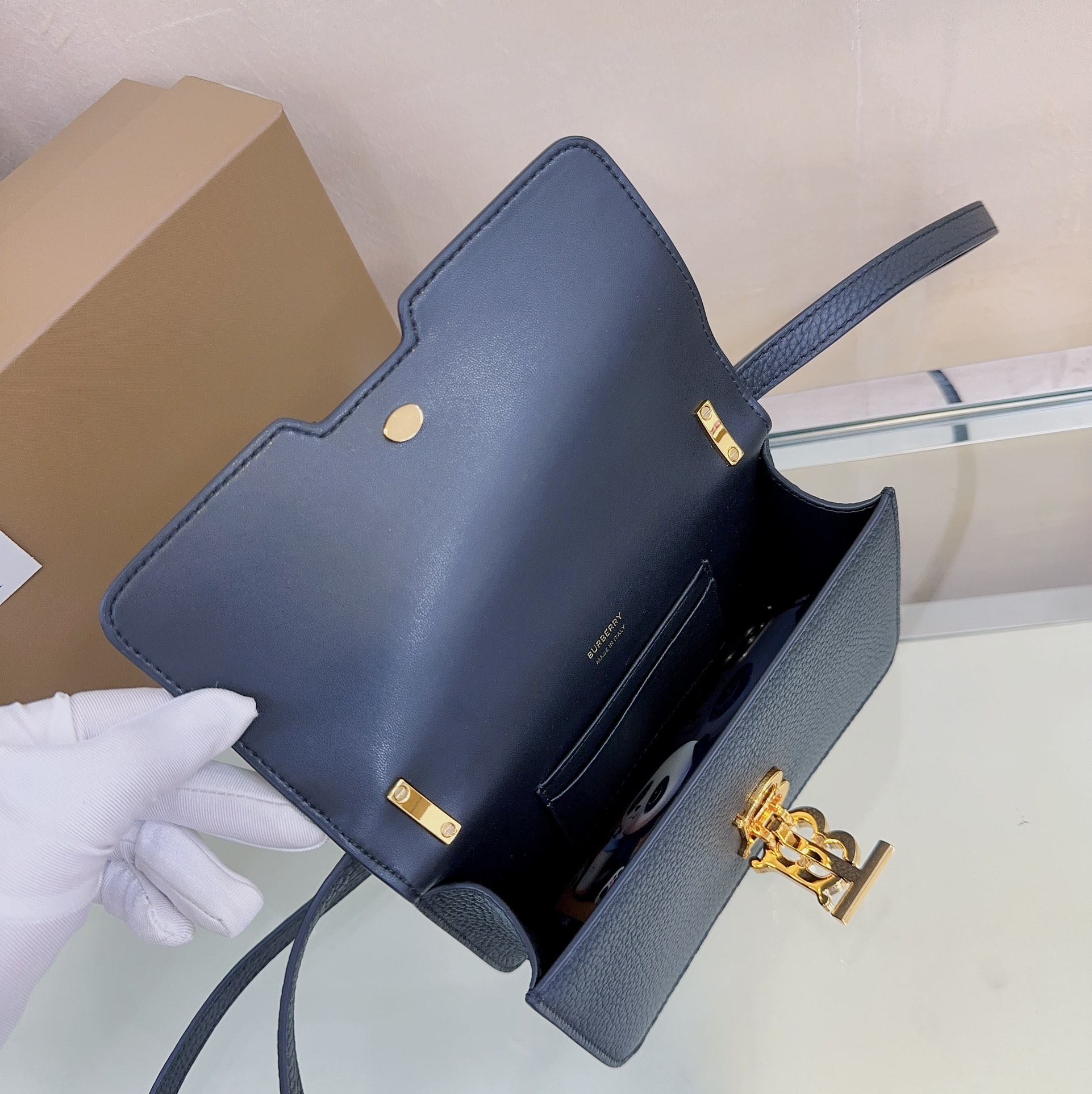 Burberry 914163 (4) 20 x 5.5 x 12.5cm