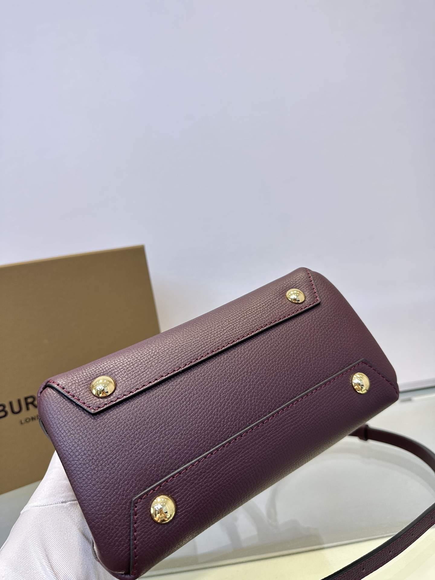 Burberry The Banner 7121 (2) 22 x 12 x 17cm