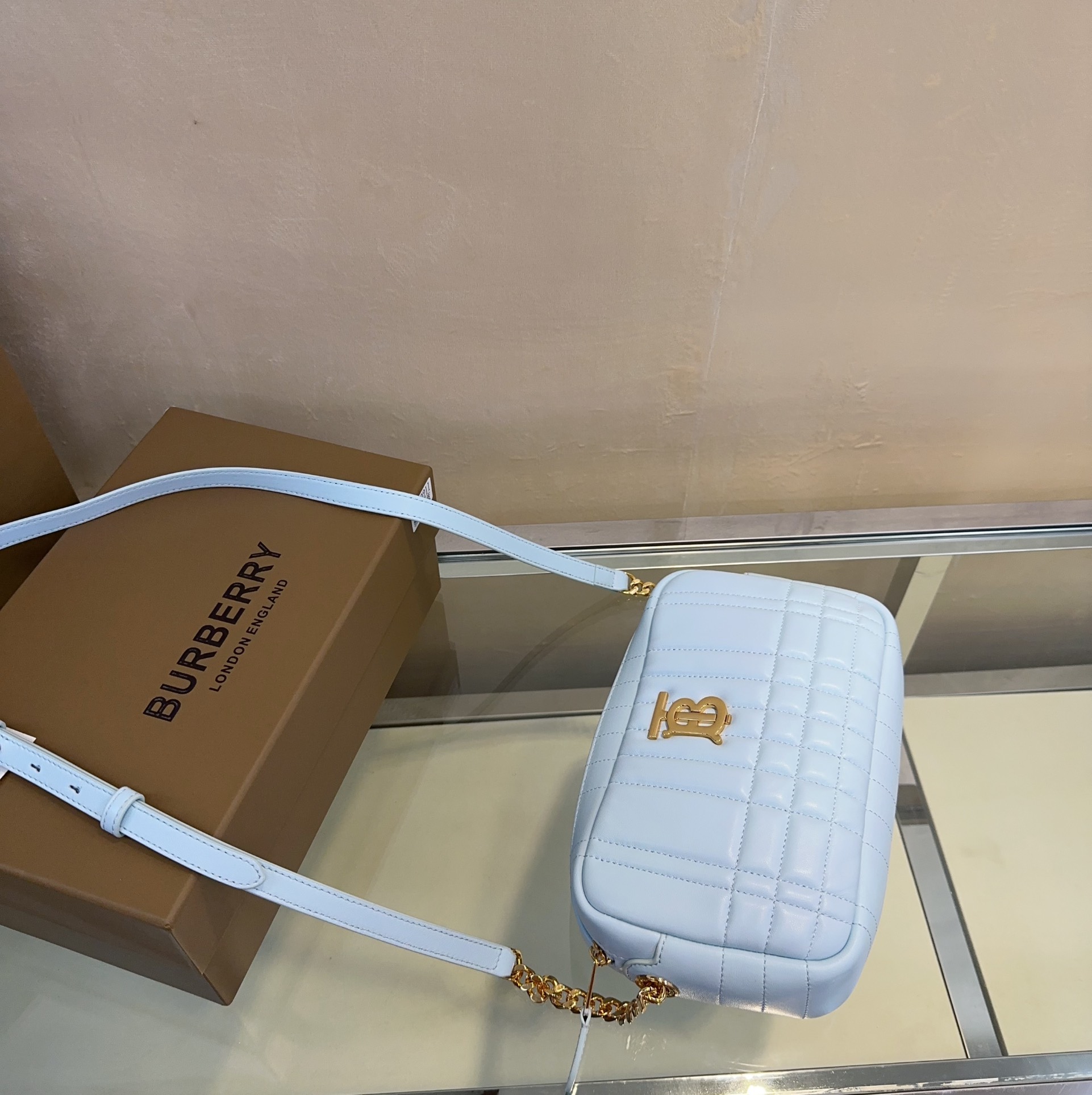 Burberry Lola  021163 (3)  24 x 6× 15cm