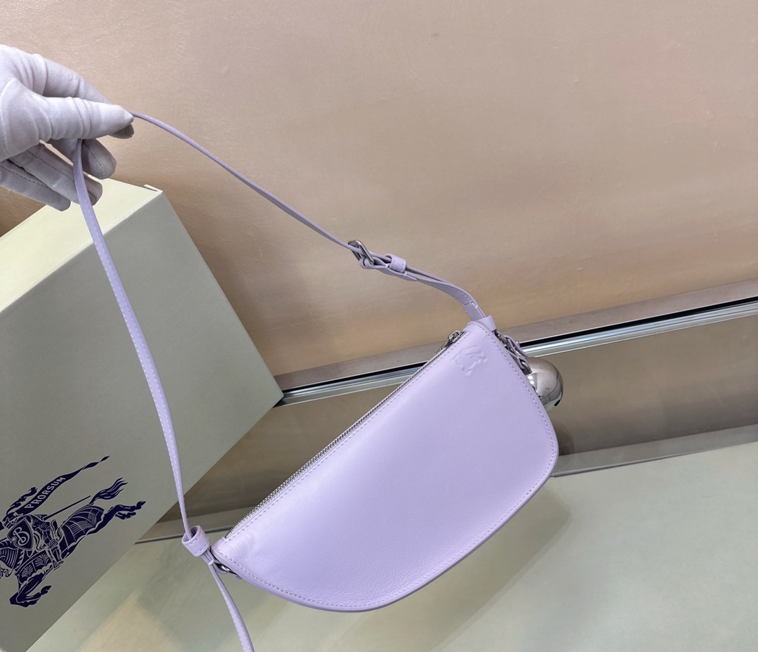 Burberry 580160 (2)  26 x 5.5× 13.5cm