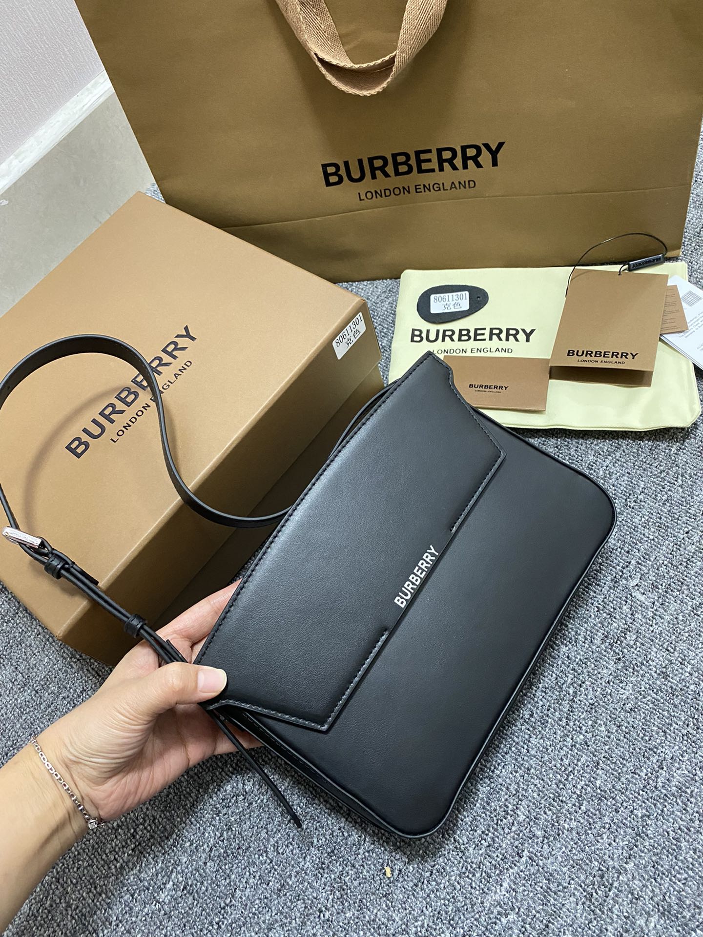 Burberry 130160 24 x 5.5 x 17.5cm