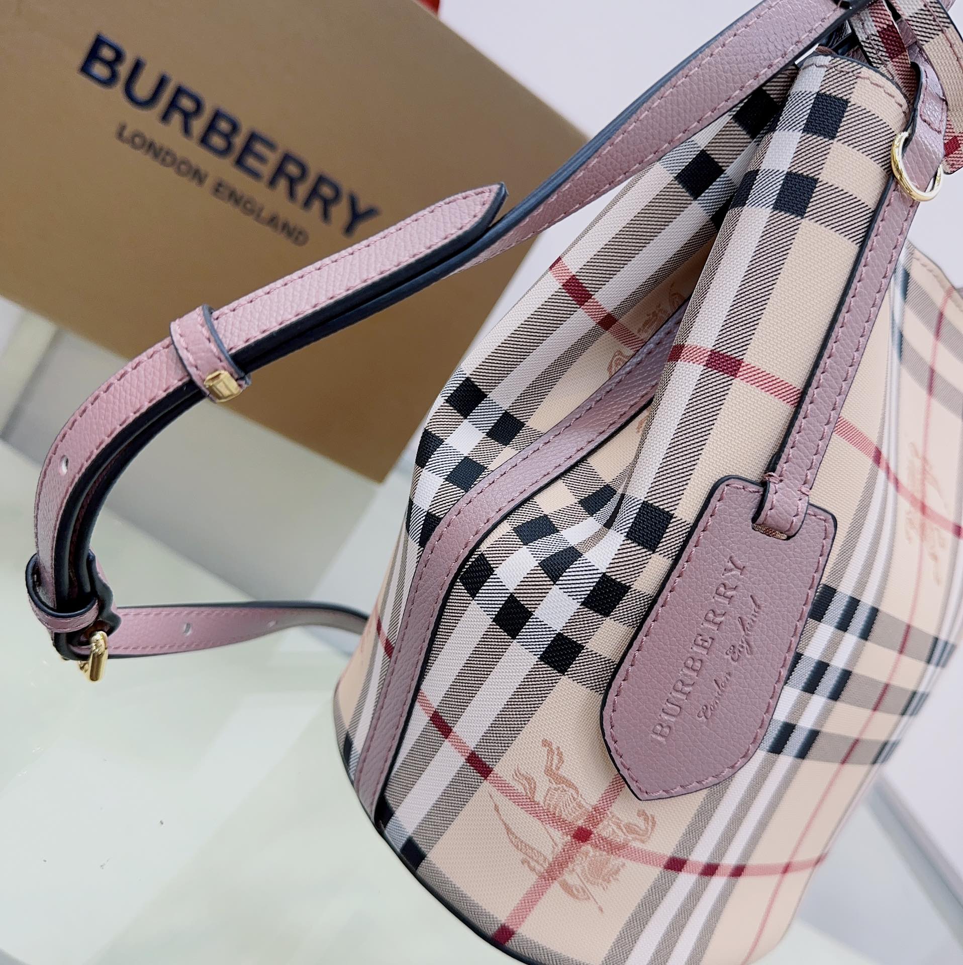 Burberry 158135 (3) 18.5 x 15 x 23.5cm