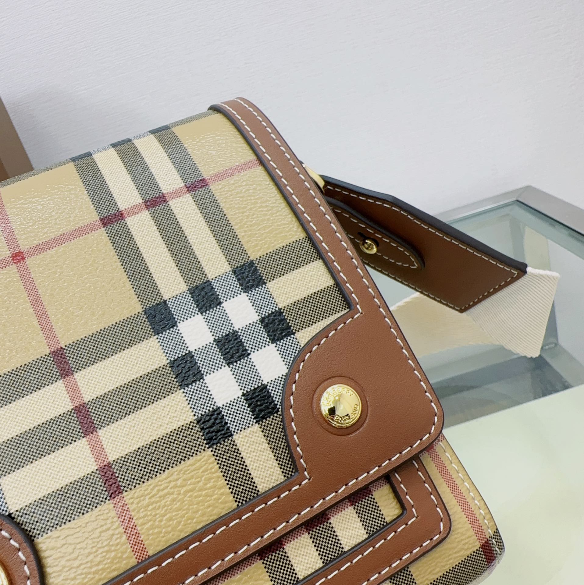 Burberry Note 906163 25 x 8.5 x 18cm