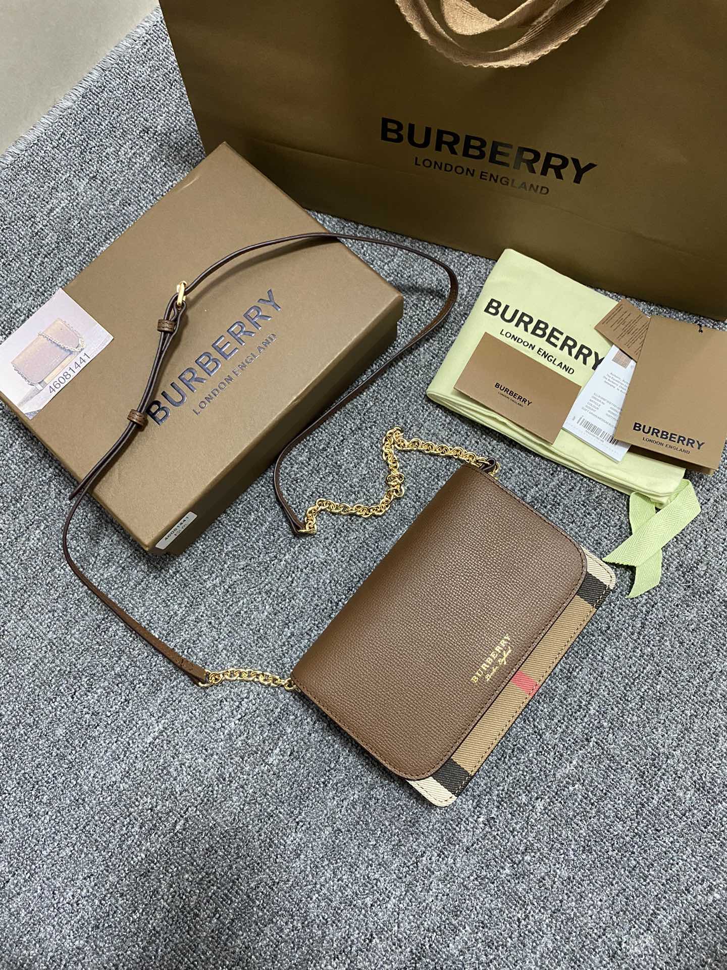 Burberry 1441 (2)