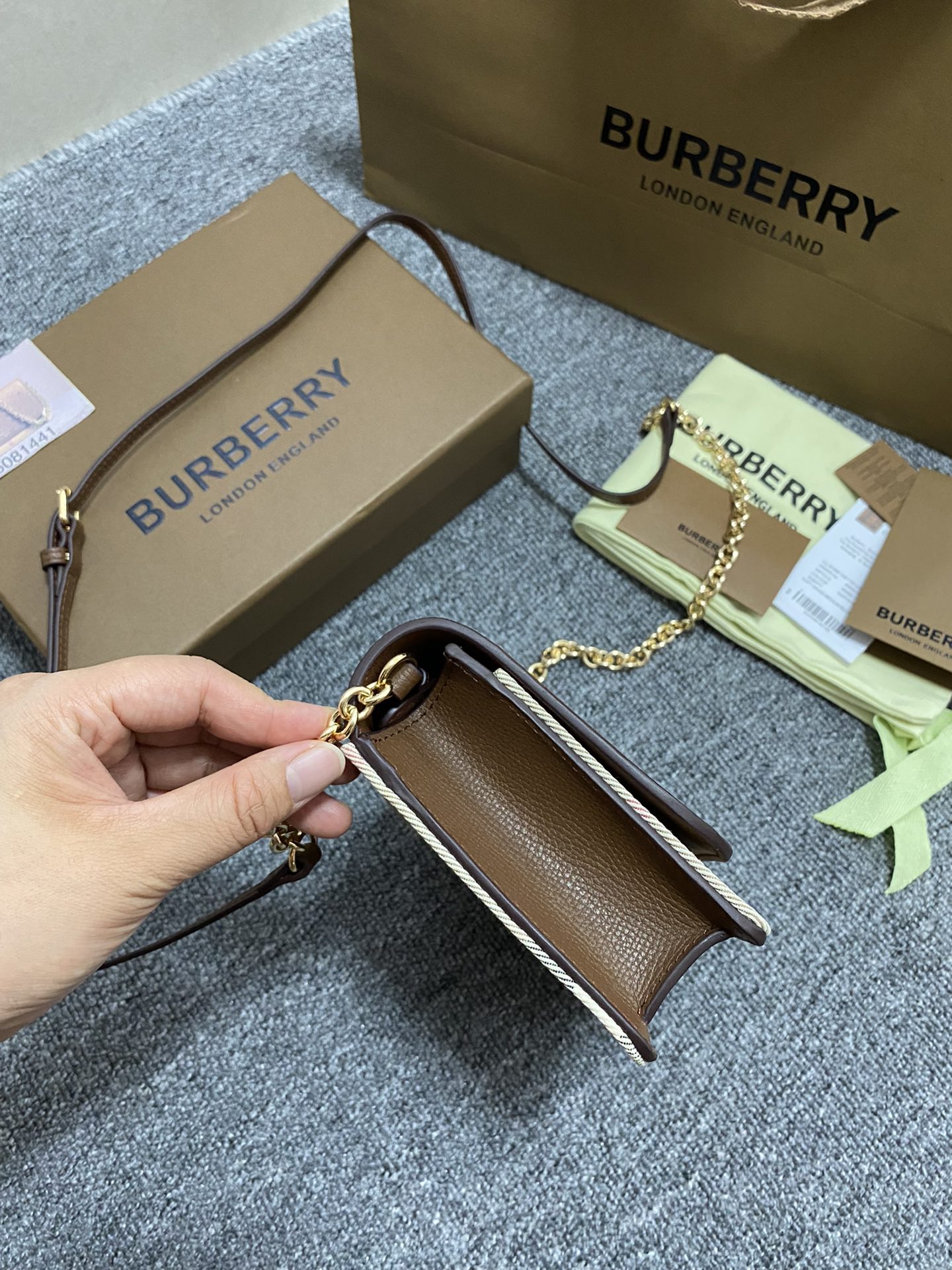 Burberry 1441 (2)