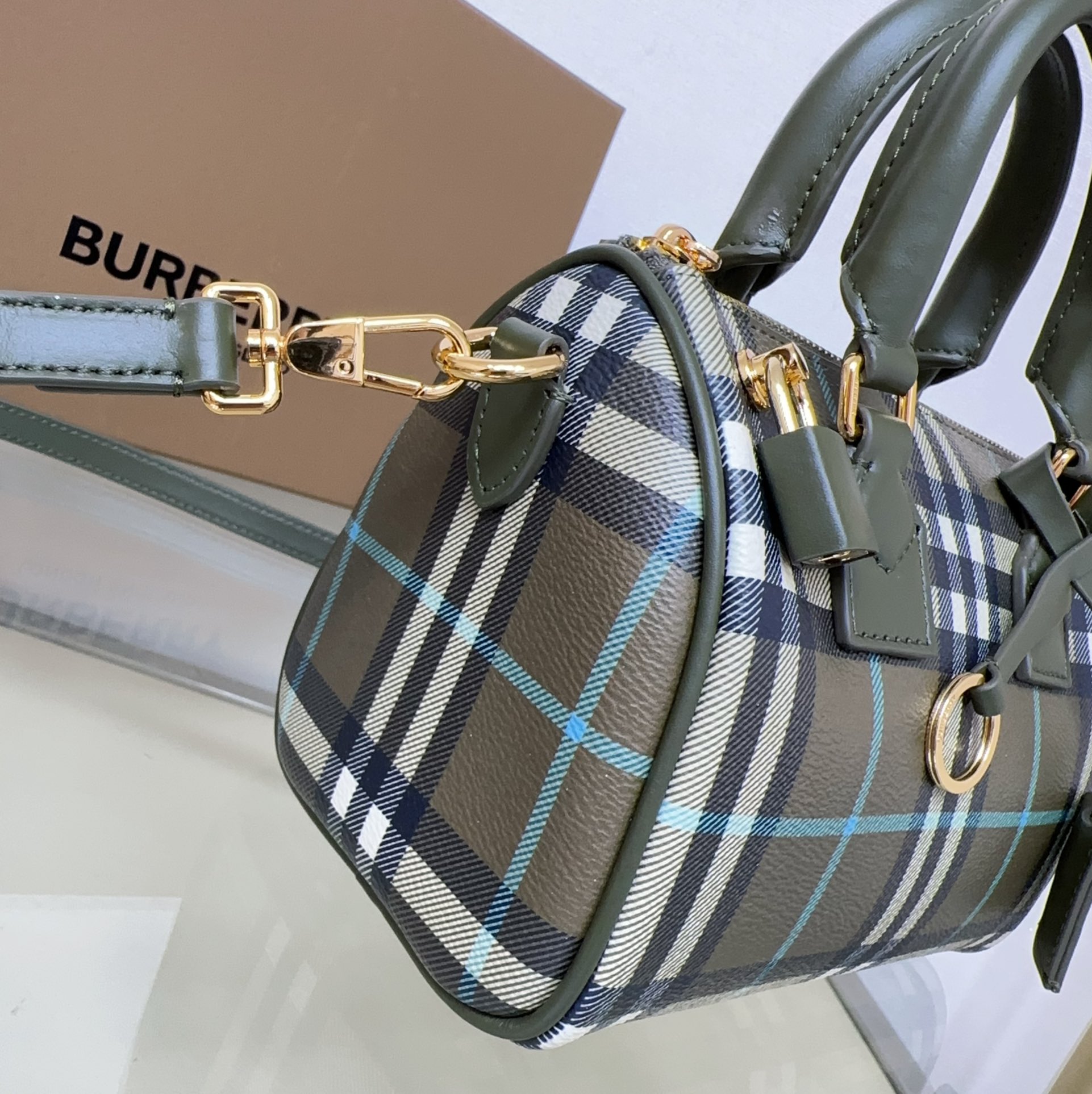Burberry 496247 (2) 18.5 x 11x 12cm