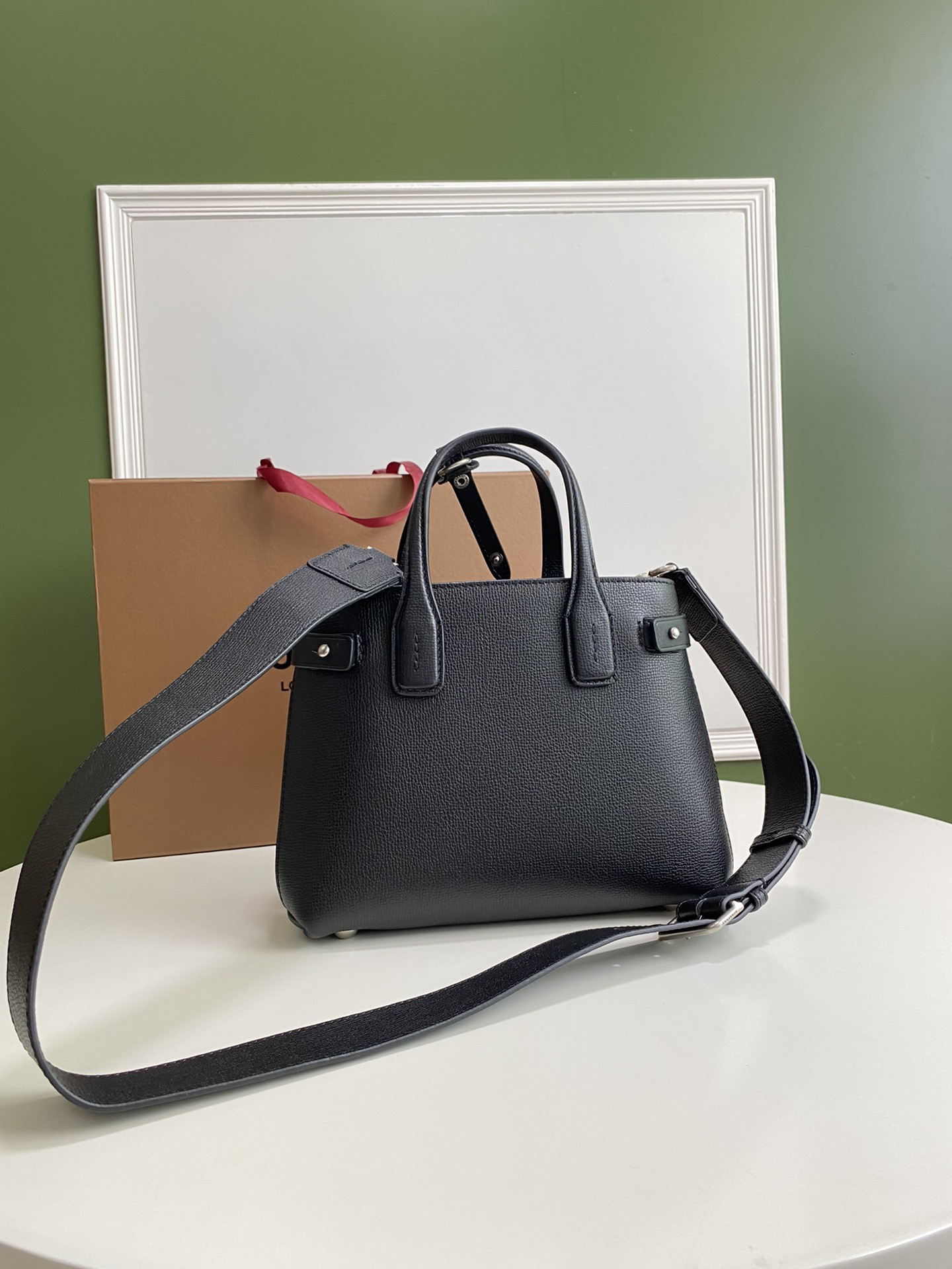 Burberry 637163 (2) 26 x 12 x 19cm