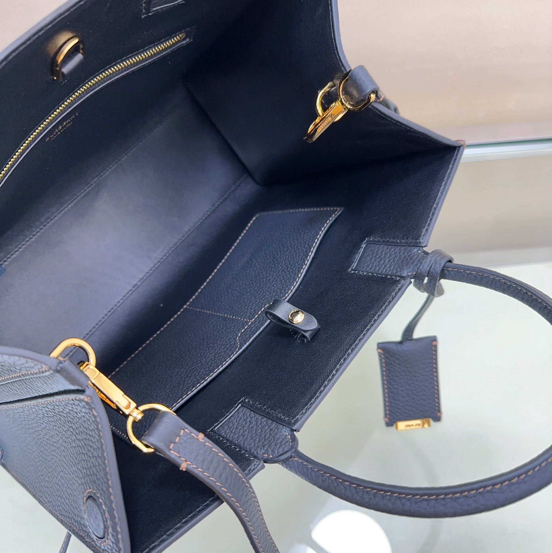 Burberry 9761 (3) 32.5 x 12 × 24cm