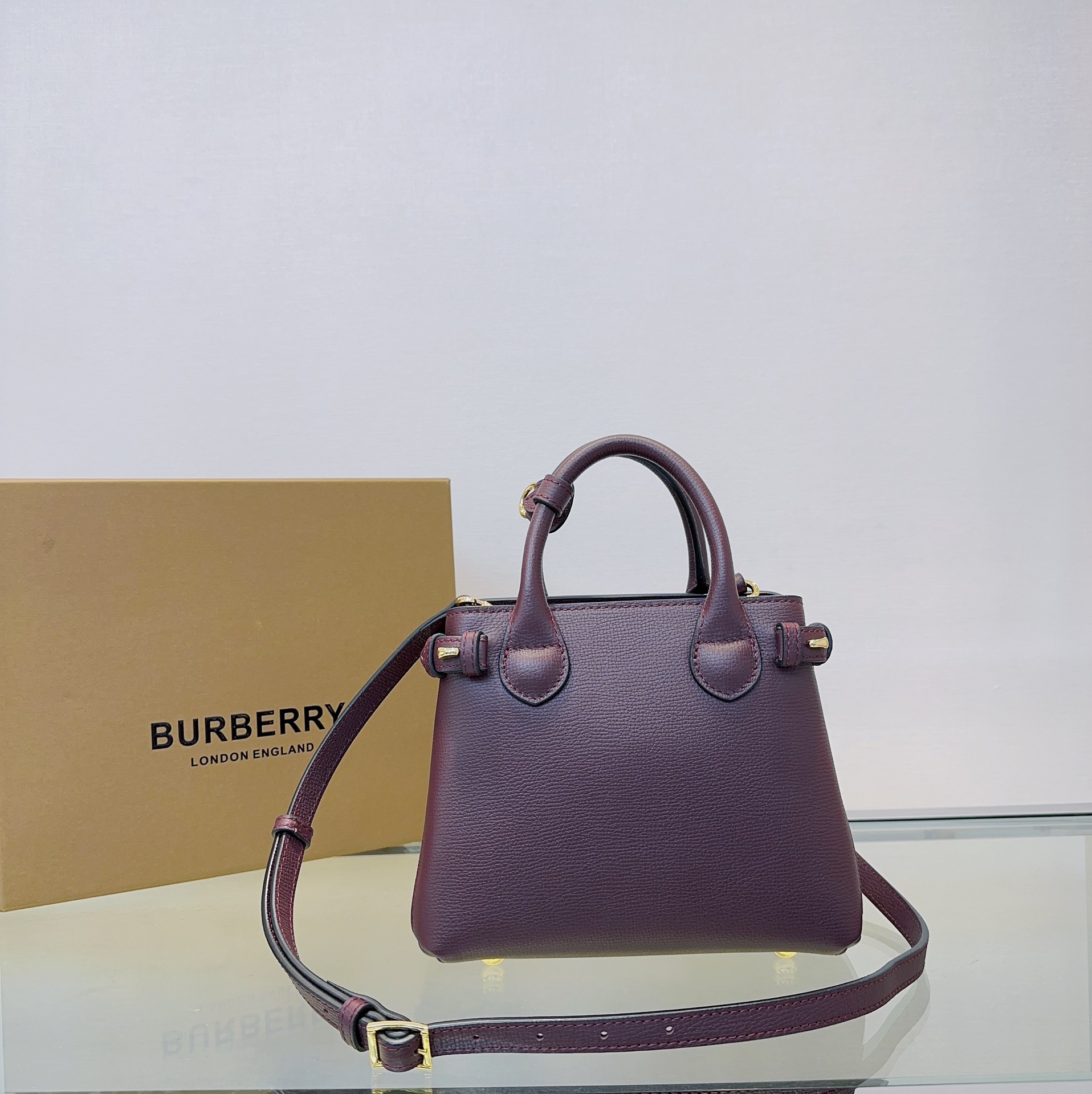 Burberry The Banner 7121 (2) 22 x 12 x 17cm