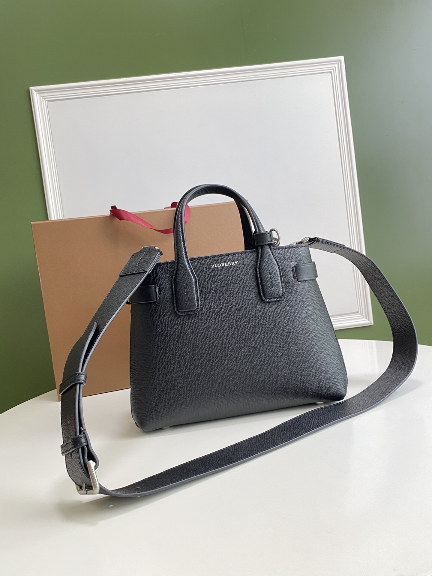 Burberry 637163 (2) 26 x 12 x 19cm