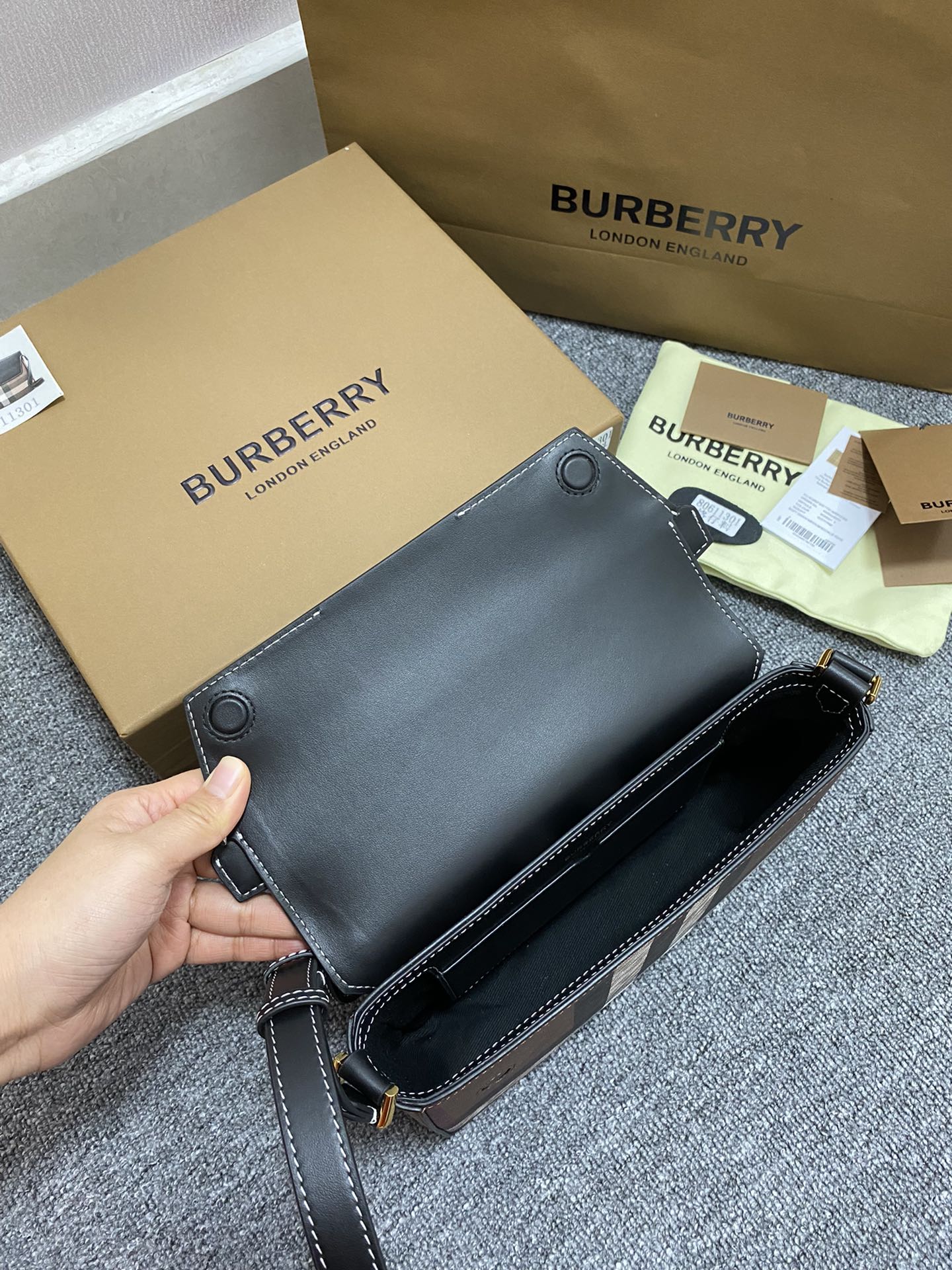 Burberry 130158 24 x 5.5 x 17.5cm