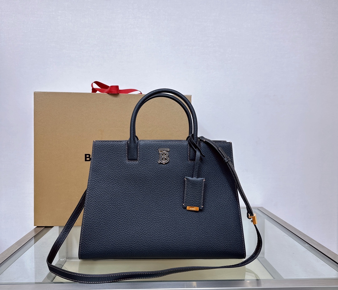 Burberry 9761 (4) 32.5 x 12 × 24cm