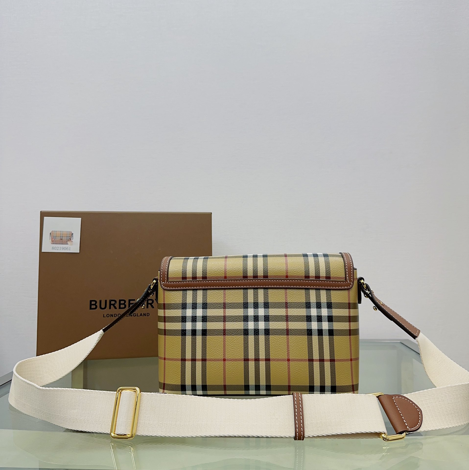 Burberry Note 906163 25 x 8.5 x 18cm