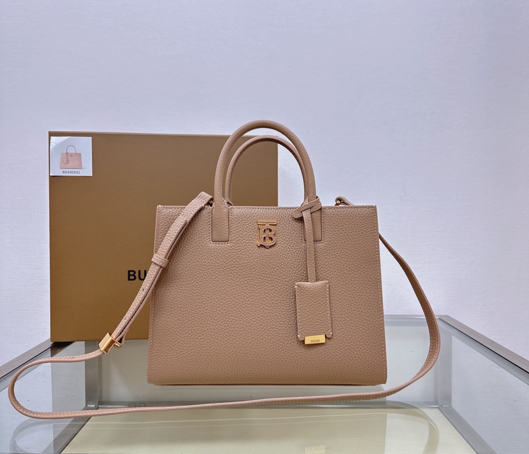Burberry 044173 (3) 27x 11× 20cm