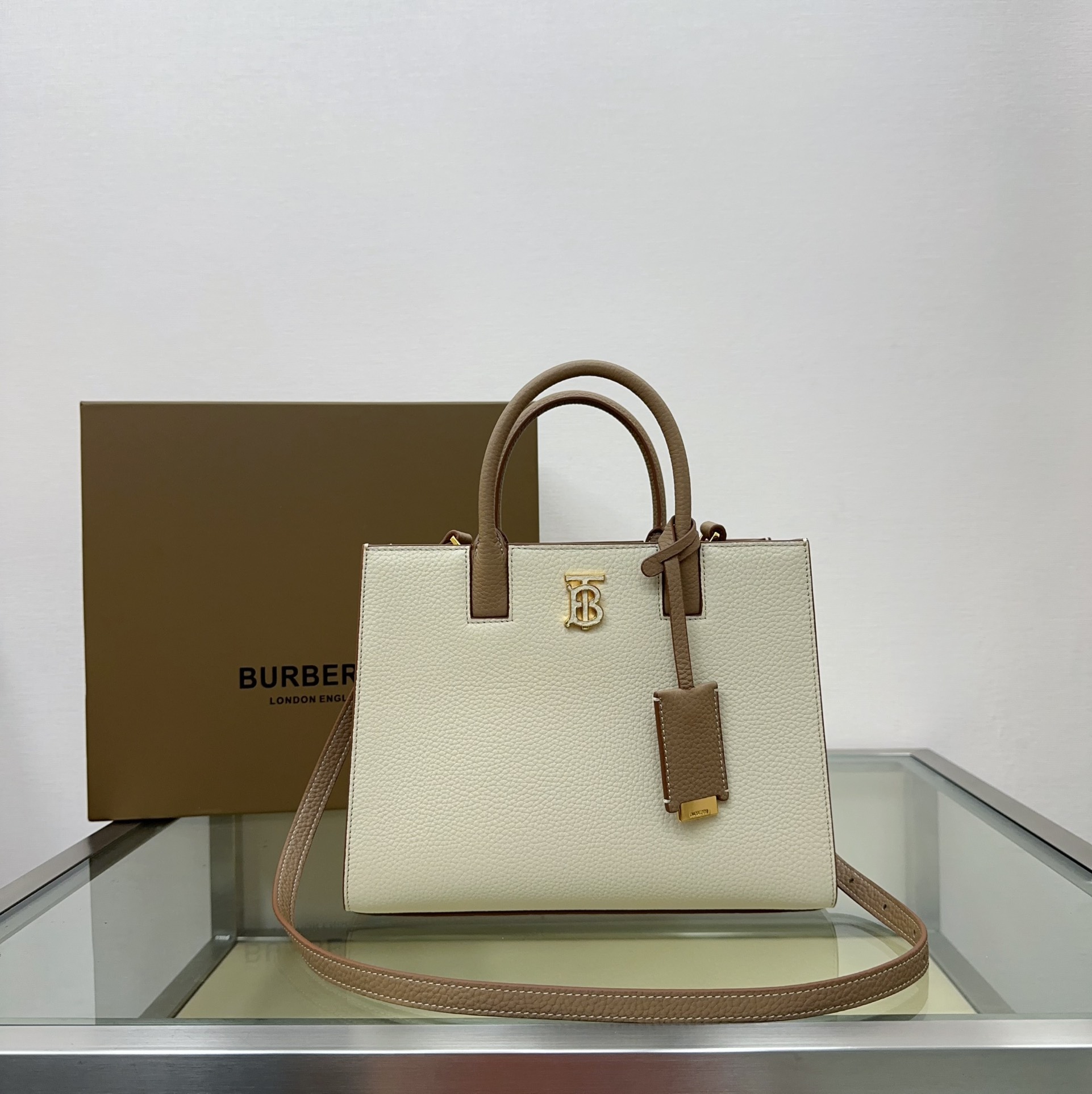 Burberry 044173 (4) 27x 11× 20cm