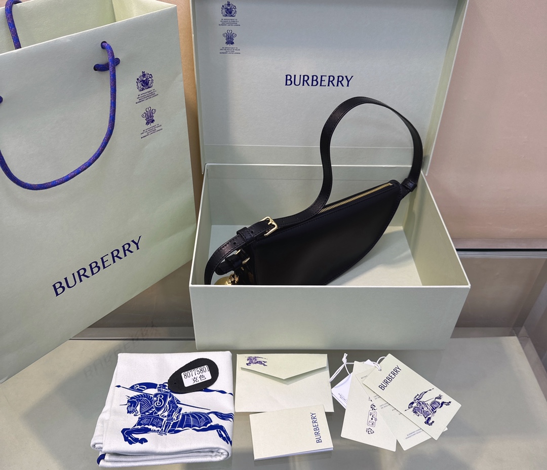 Burberry 580160 26 x 5.5× 13.5cm