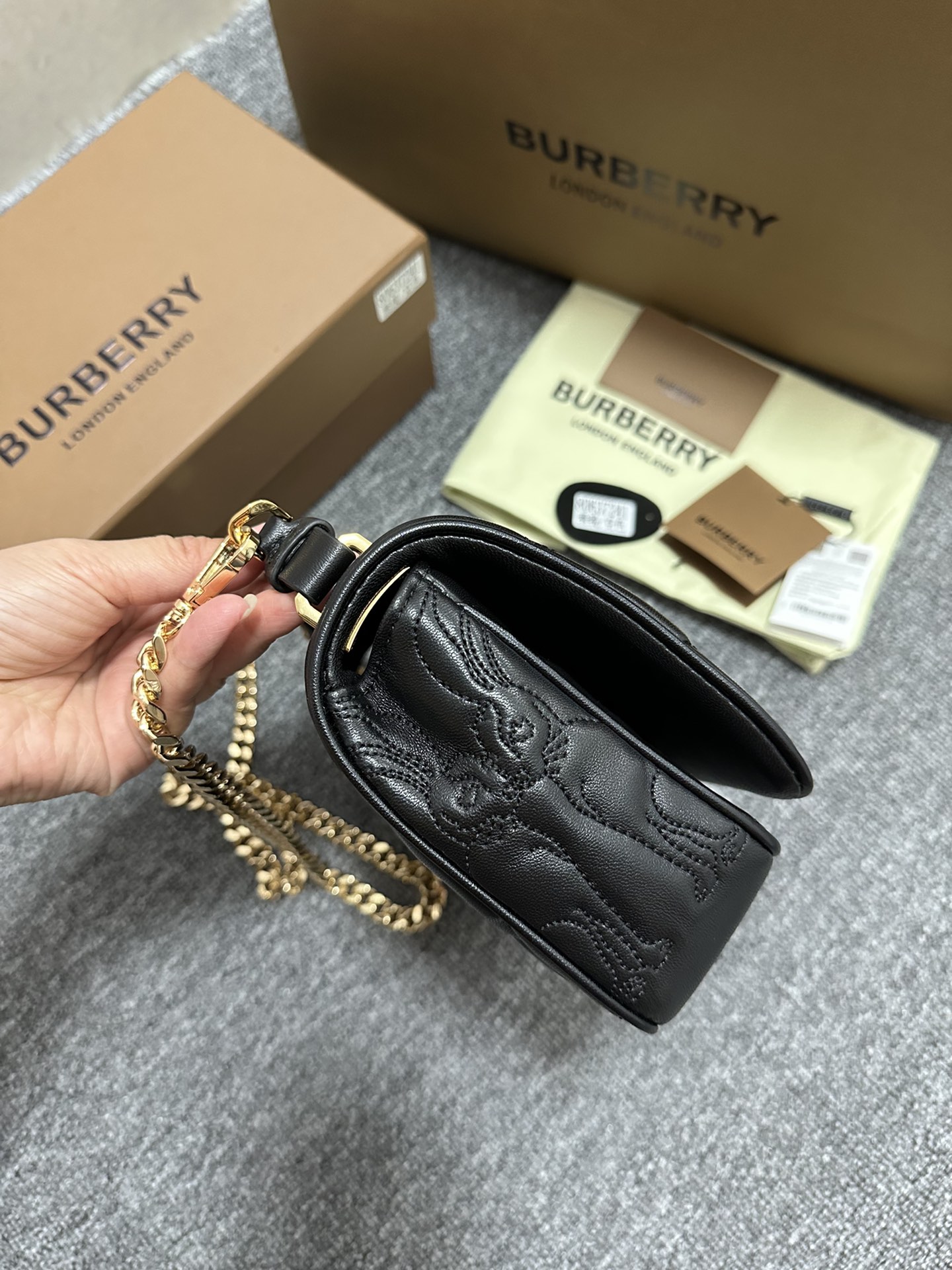 Burberry Lola 724168 23 x 6 x 13cm