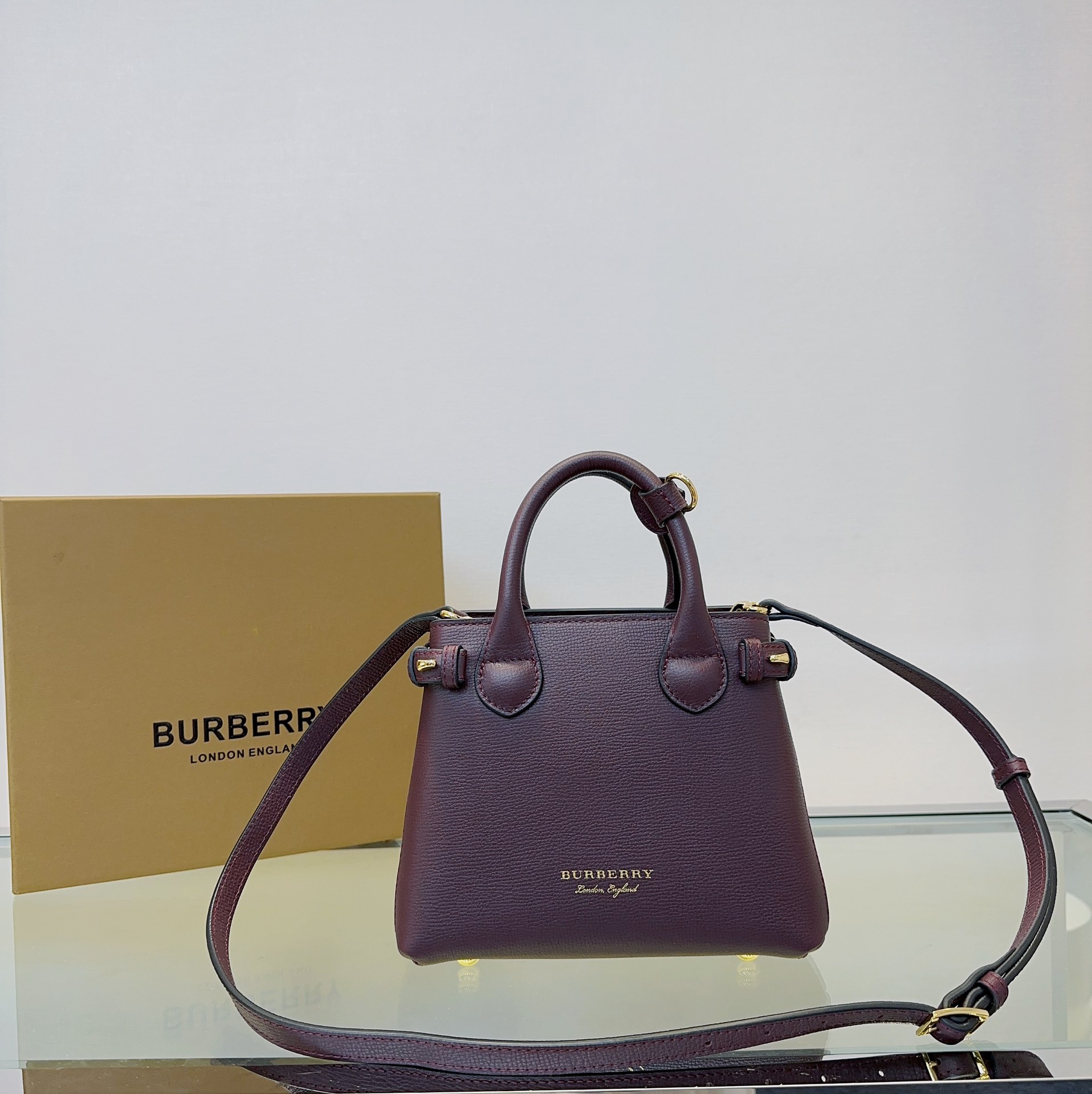 Burberry The Banner 7121 (2) 22 x 12 x 17cm