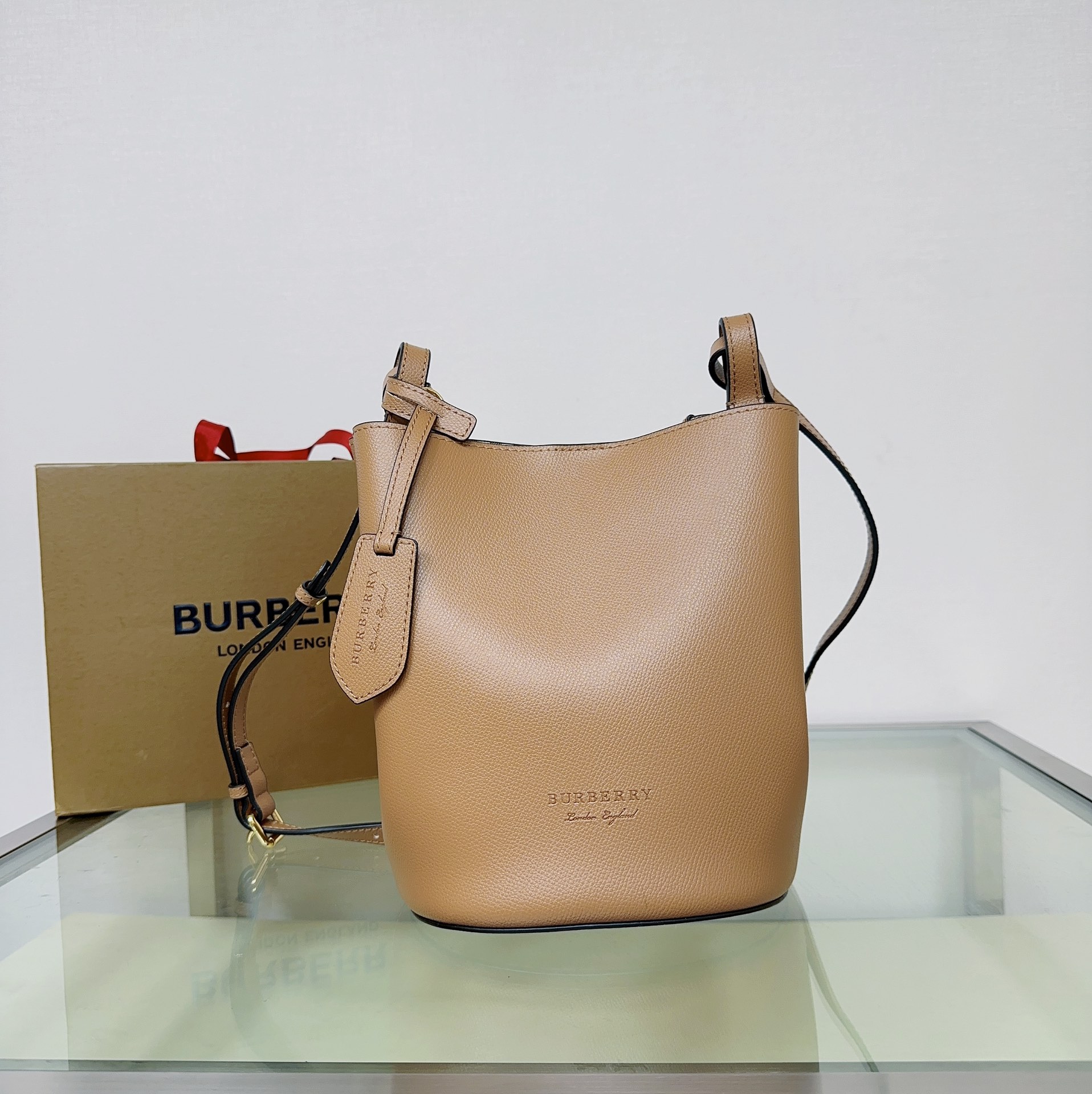 Burberry 158135 (7) 18.5 x 15 x 23.5cm