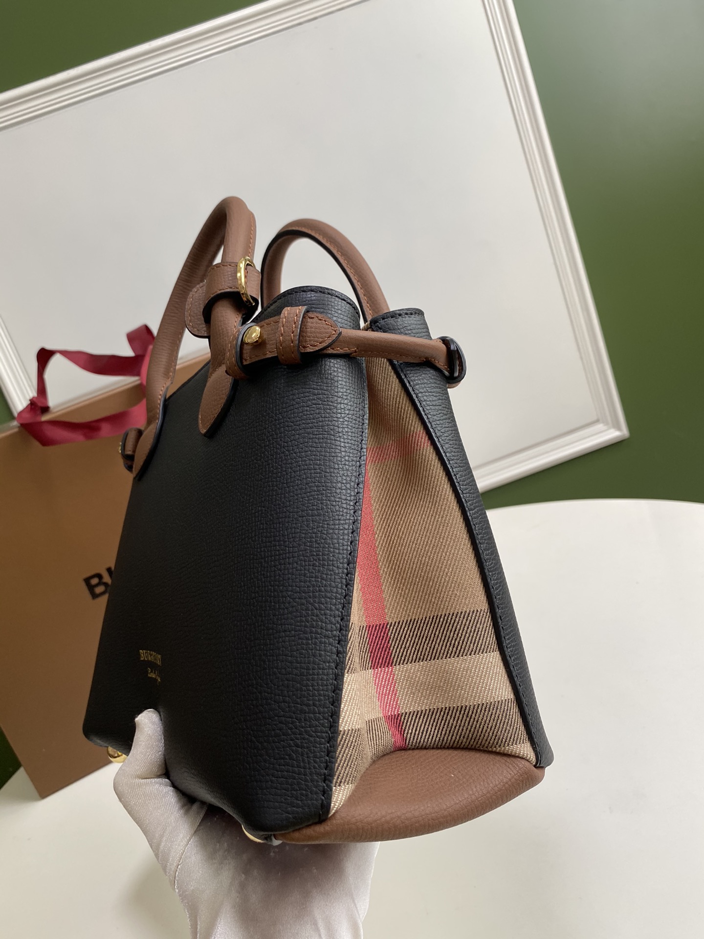 Burberry The Banner 713163 (2) 26cm