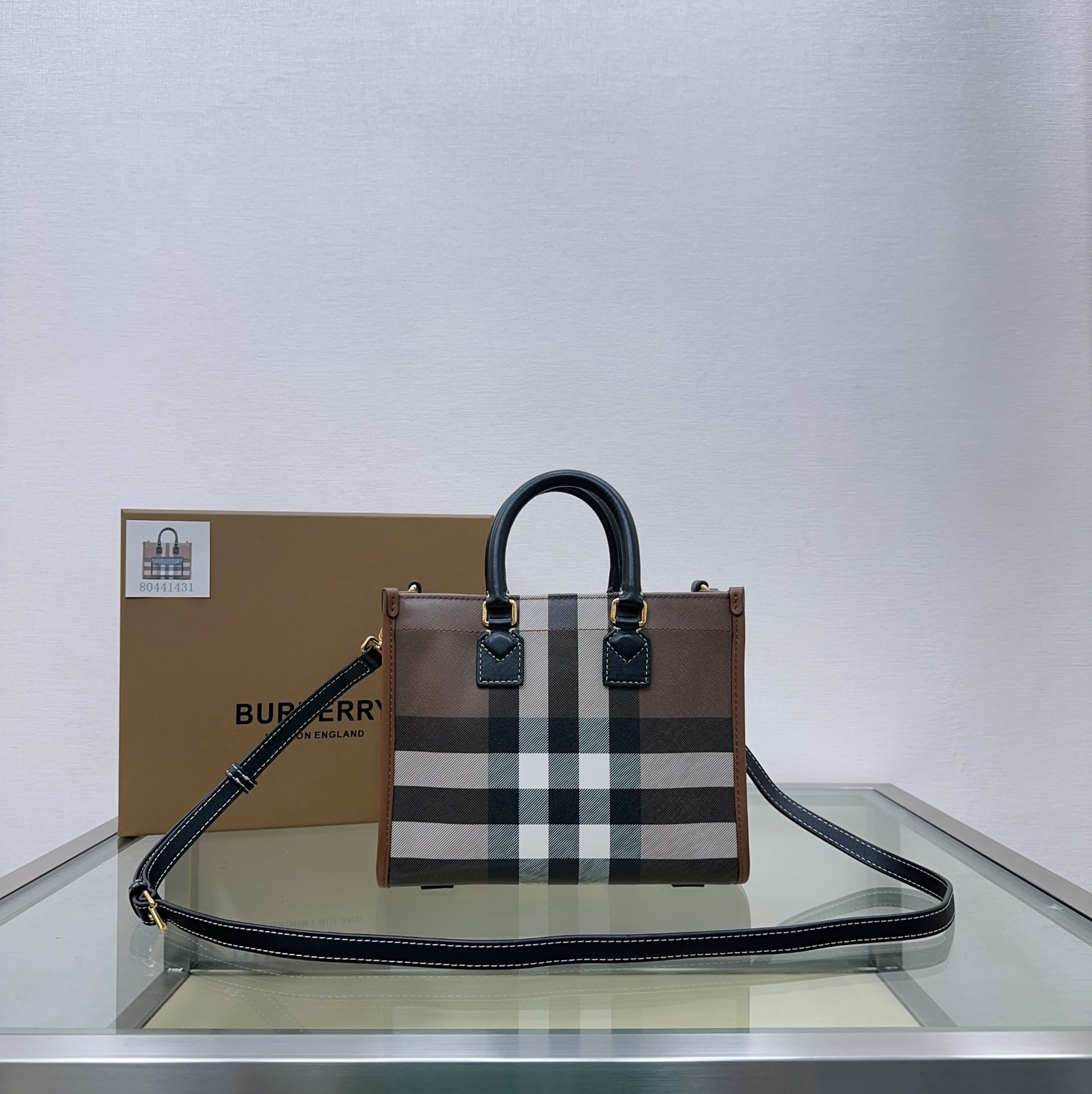 Burberry 143158 23 x 8 x 19cm