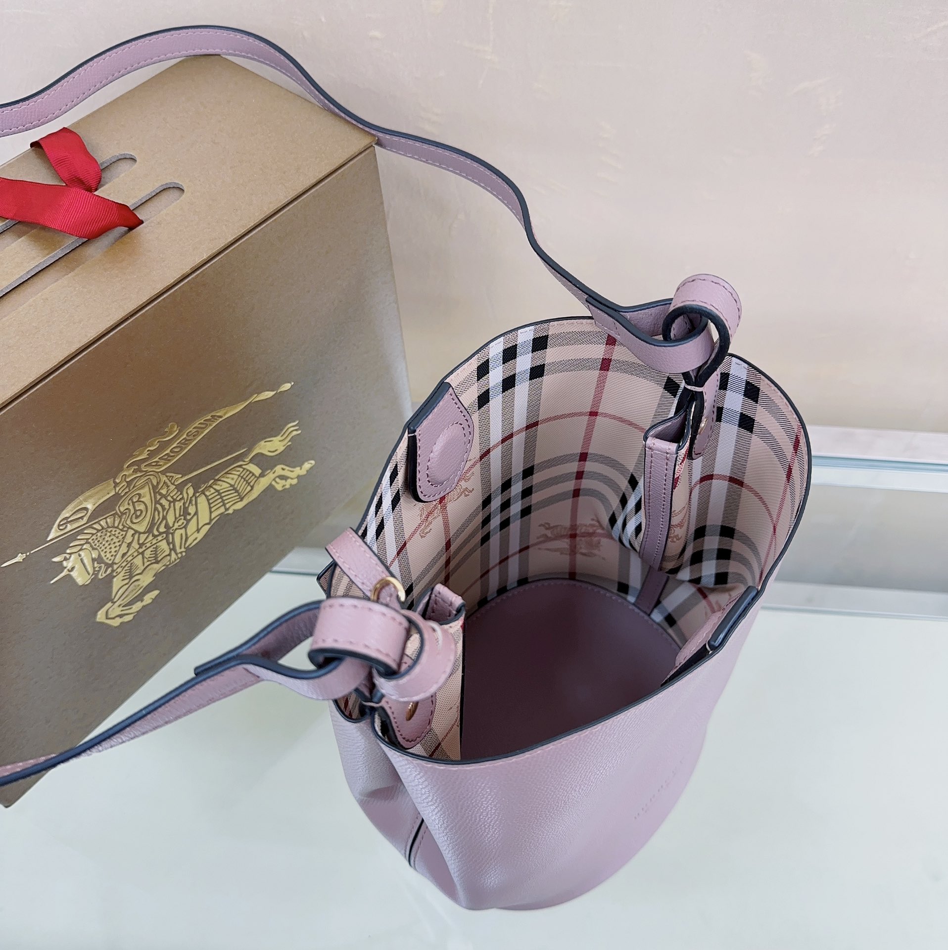 Burberry 158135 (2) 18.5 x 15 x 23.5cm