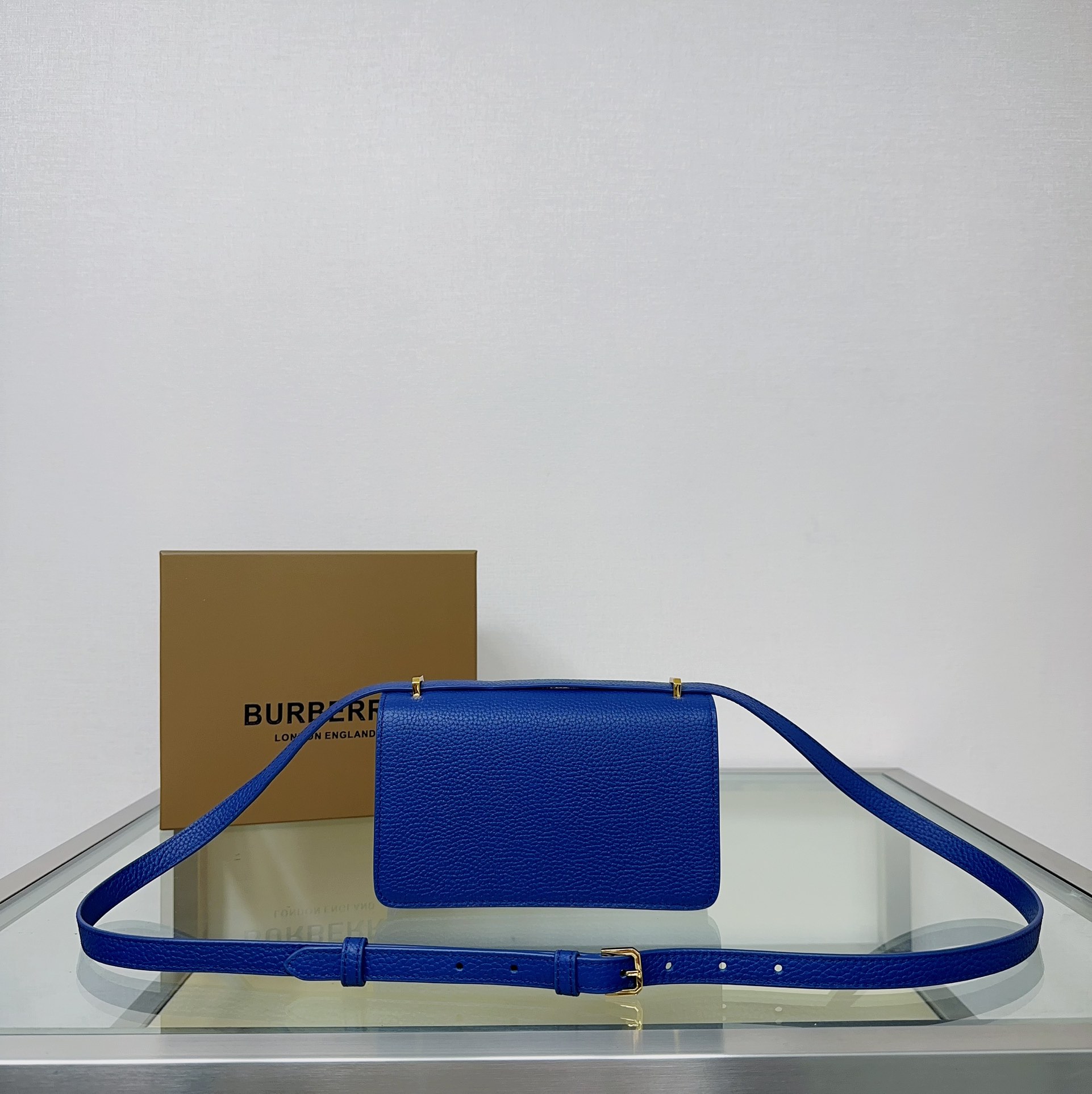 Burberry 914163 (2) 20 x 5.5 x 12.5cm