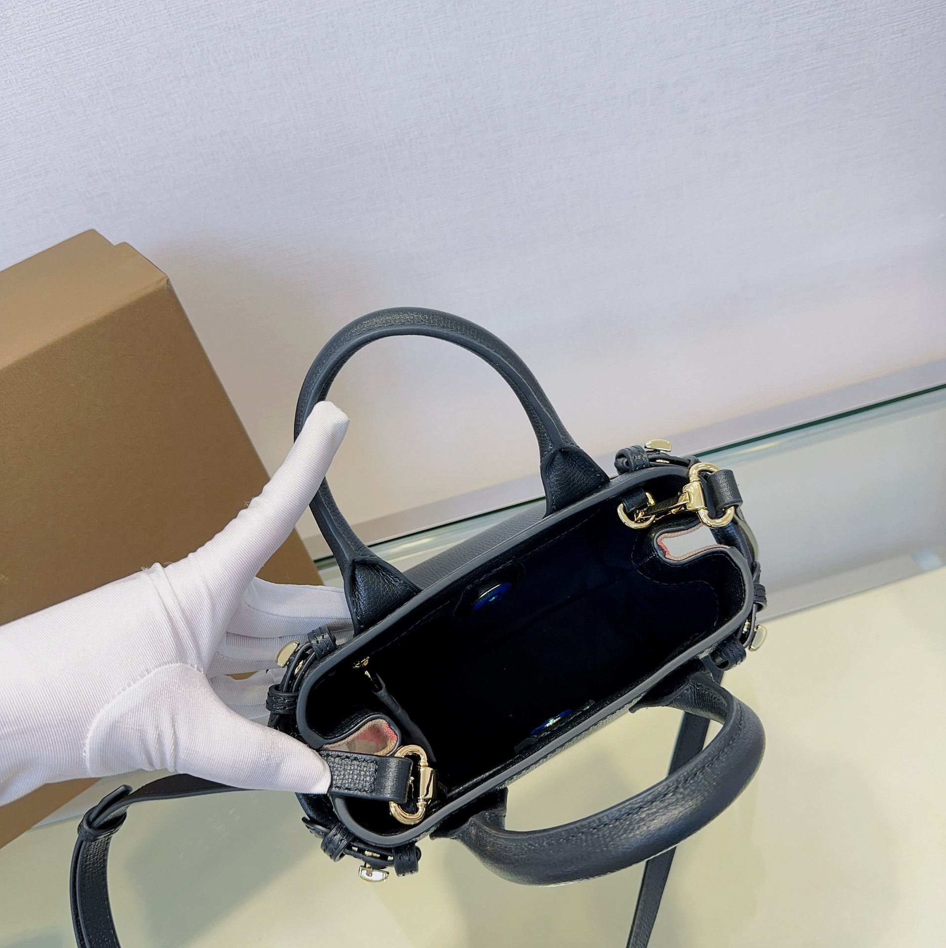 Burberry The Banner 7121 (5) 22 x 12 x 17cm