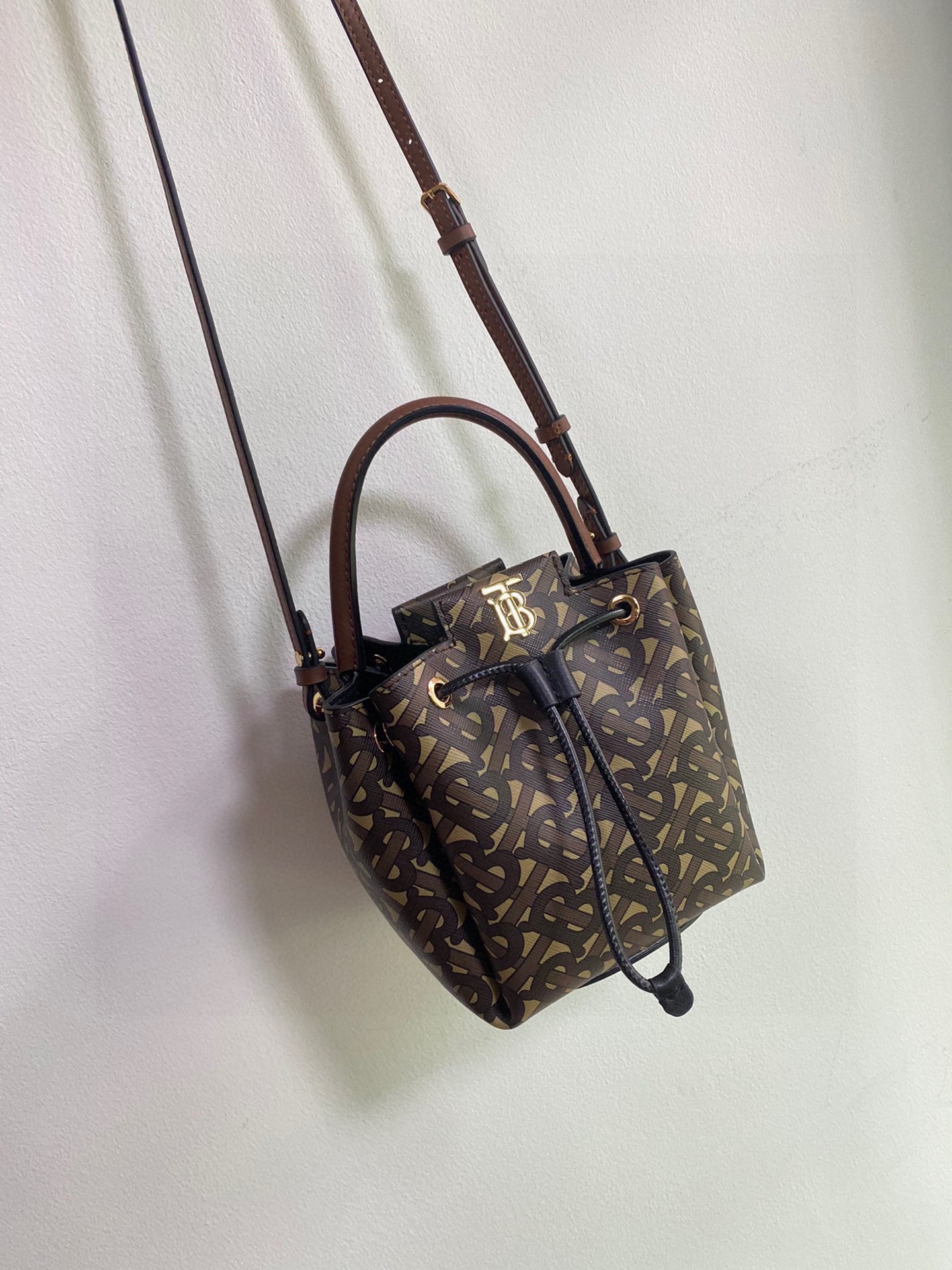 Burberry 541155 16 x 15 x 17.5cm