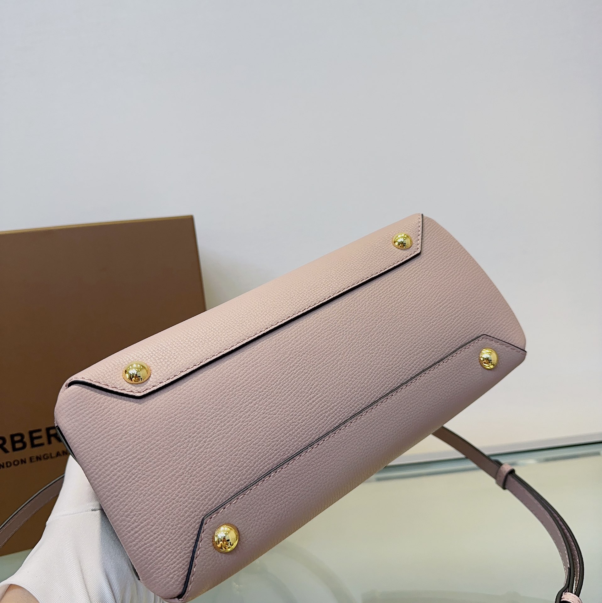 Burberry The Banner 7121 (3) 22 x 12 x 17cm