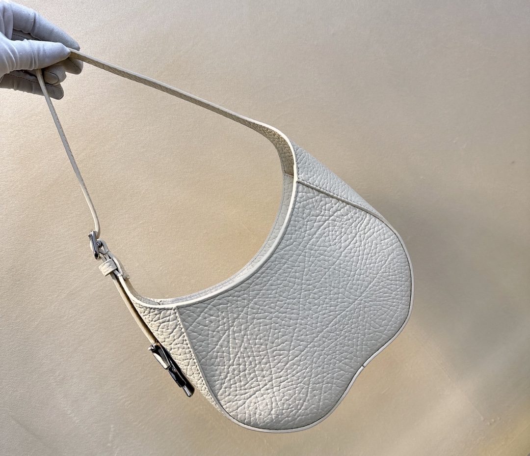 Burberry Chess 510167 23 x 4.5 x 19cm