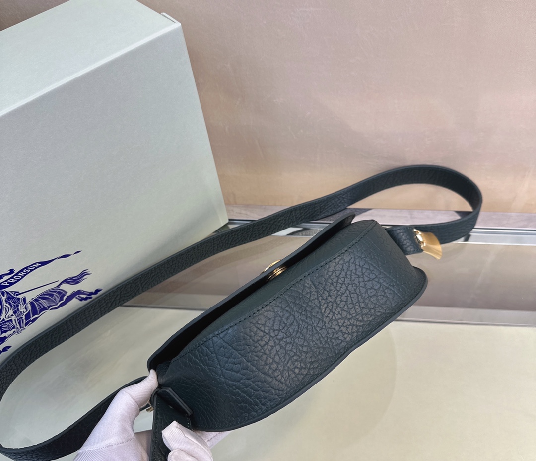 Burberry Chess 579175 (2) 25 × 6.5 x 17.5cm