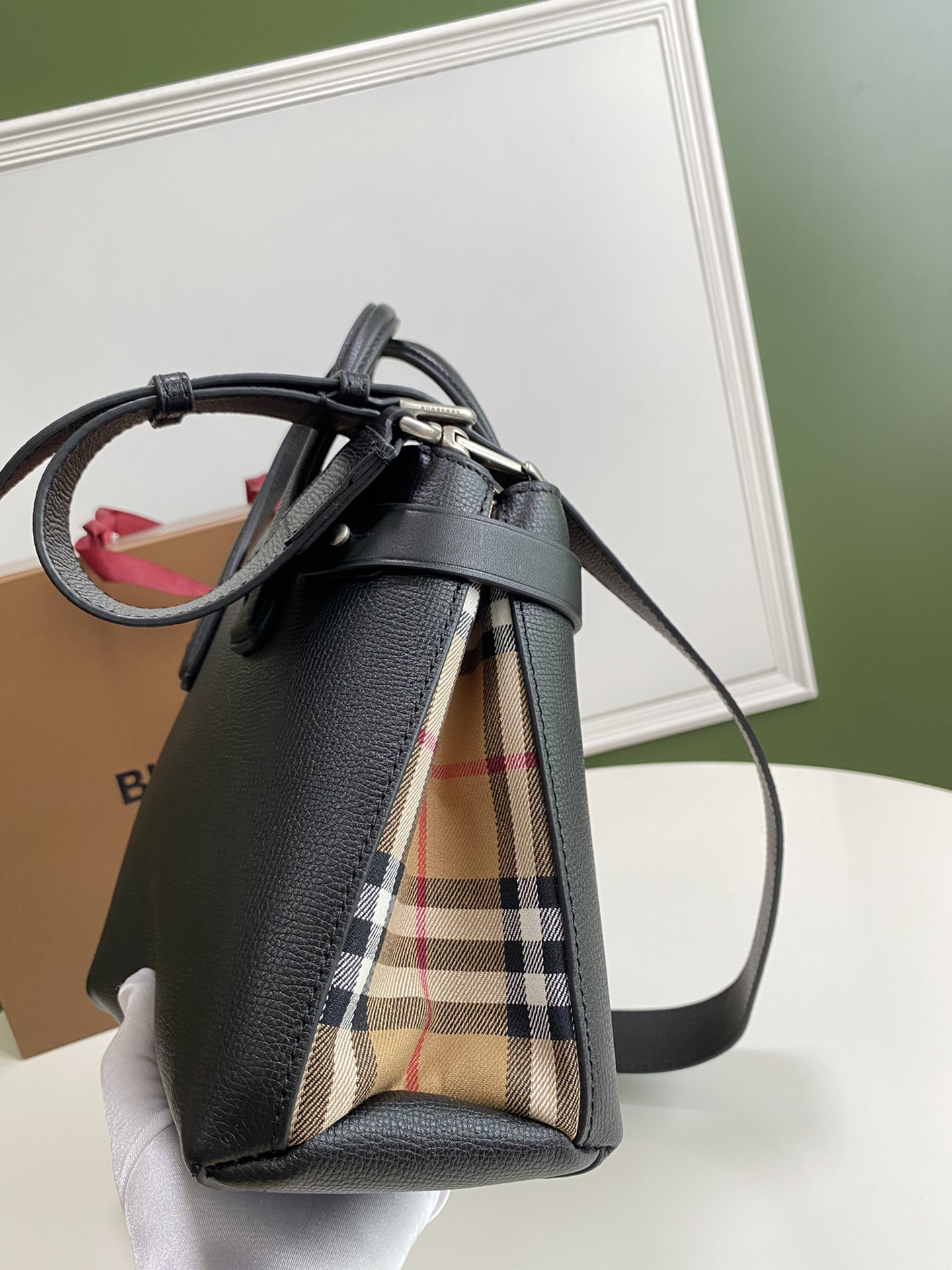 Burberry 637163 (2)  26 x 12 x 19cm