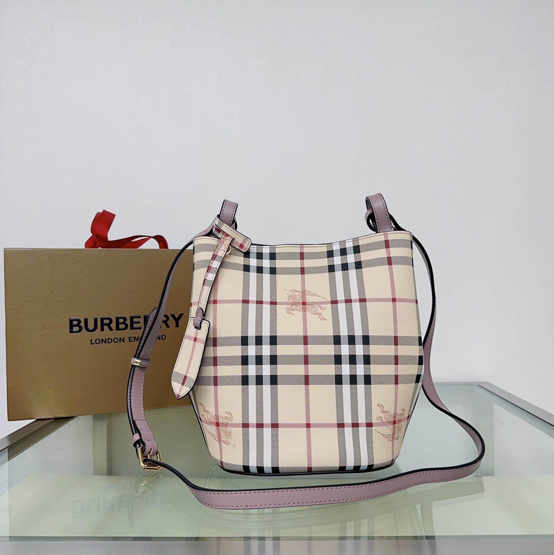Burberry 158135 (3) 18.5 x 15 x 23.5cm