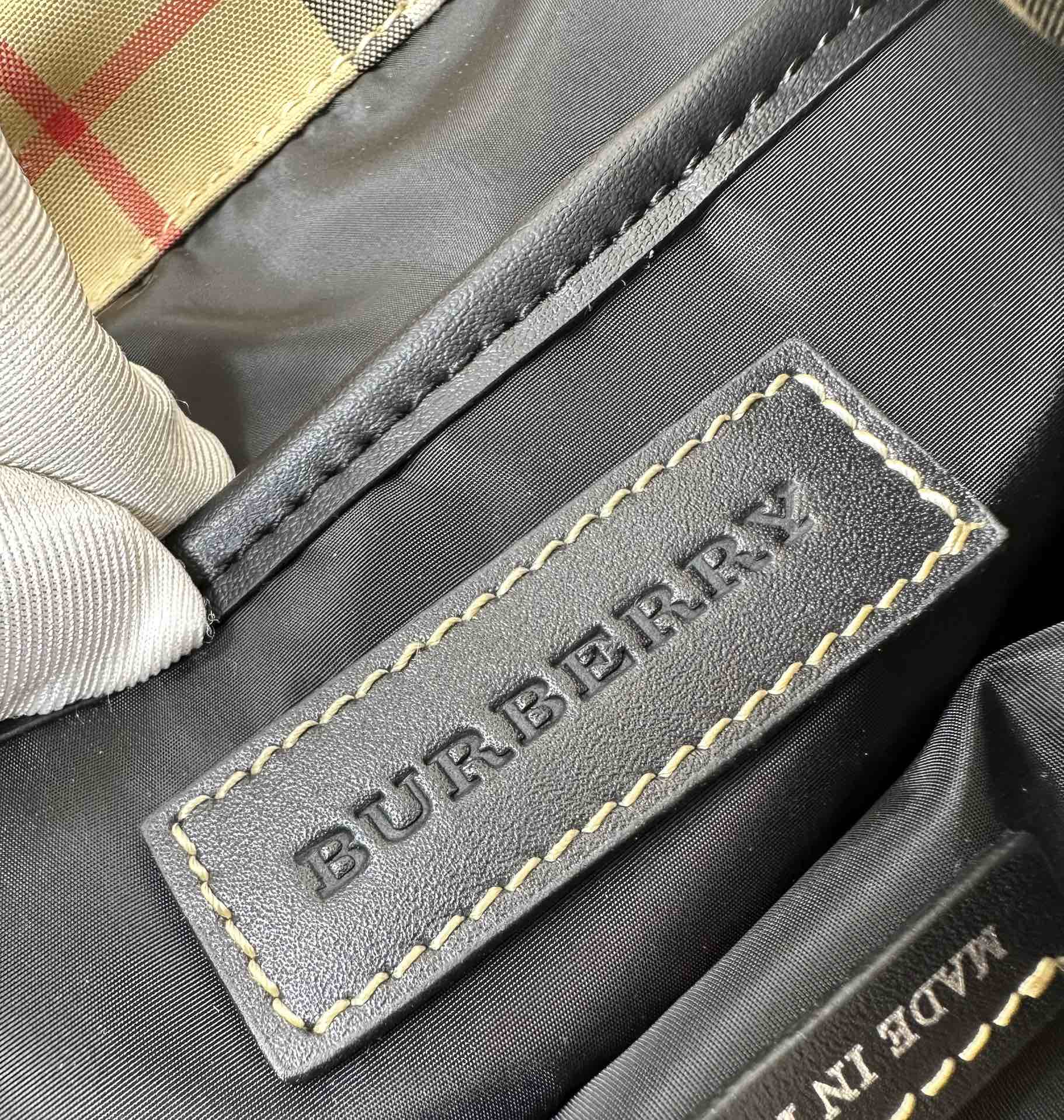 Burberry (24) Rucksack 16x26x16cm