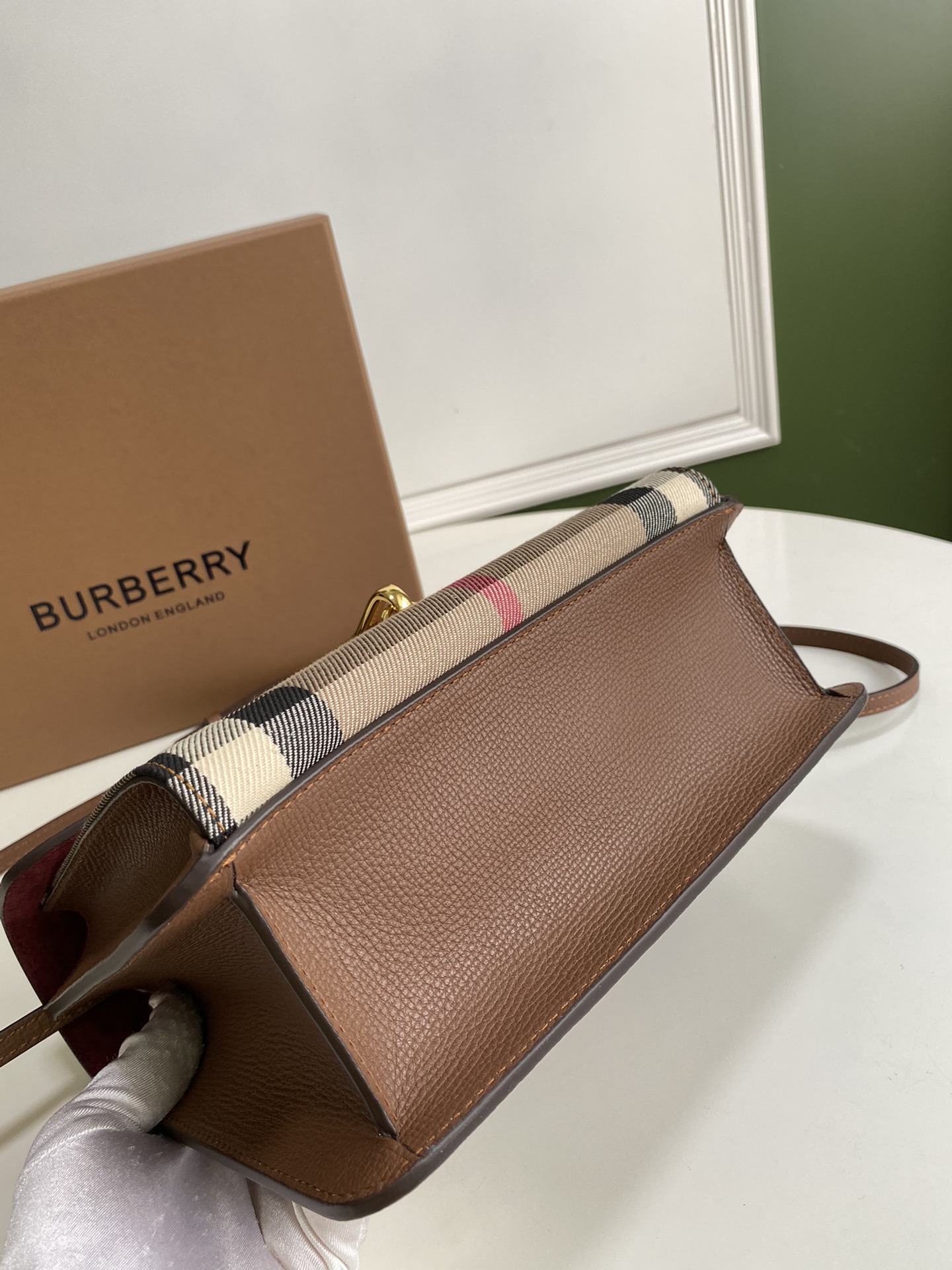 Burberry 813153 (2) 24x7x18cm