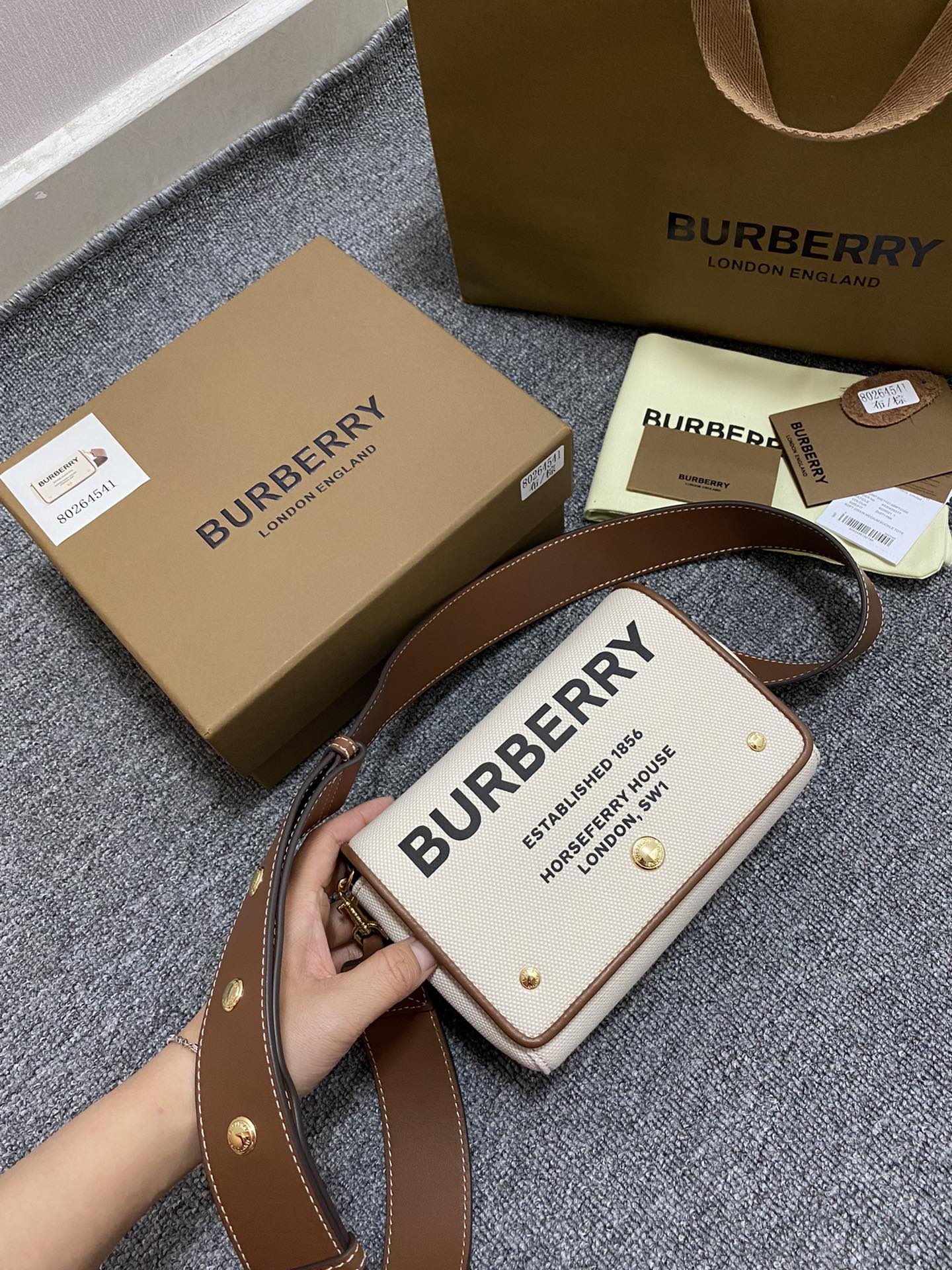 Burberry Vintage 454153 (2) 18 x 8 x 12cm