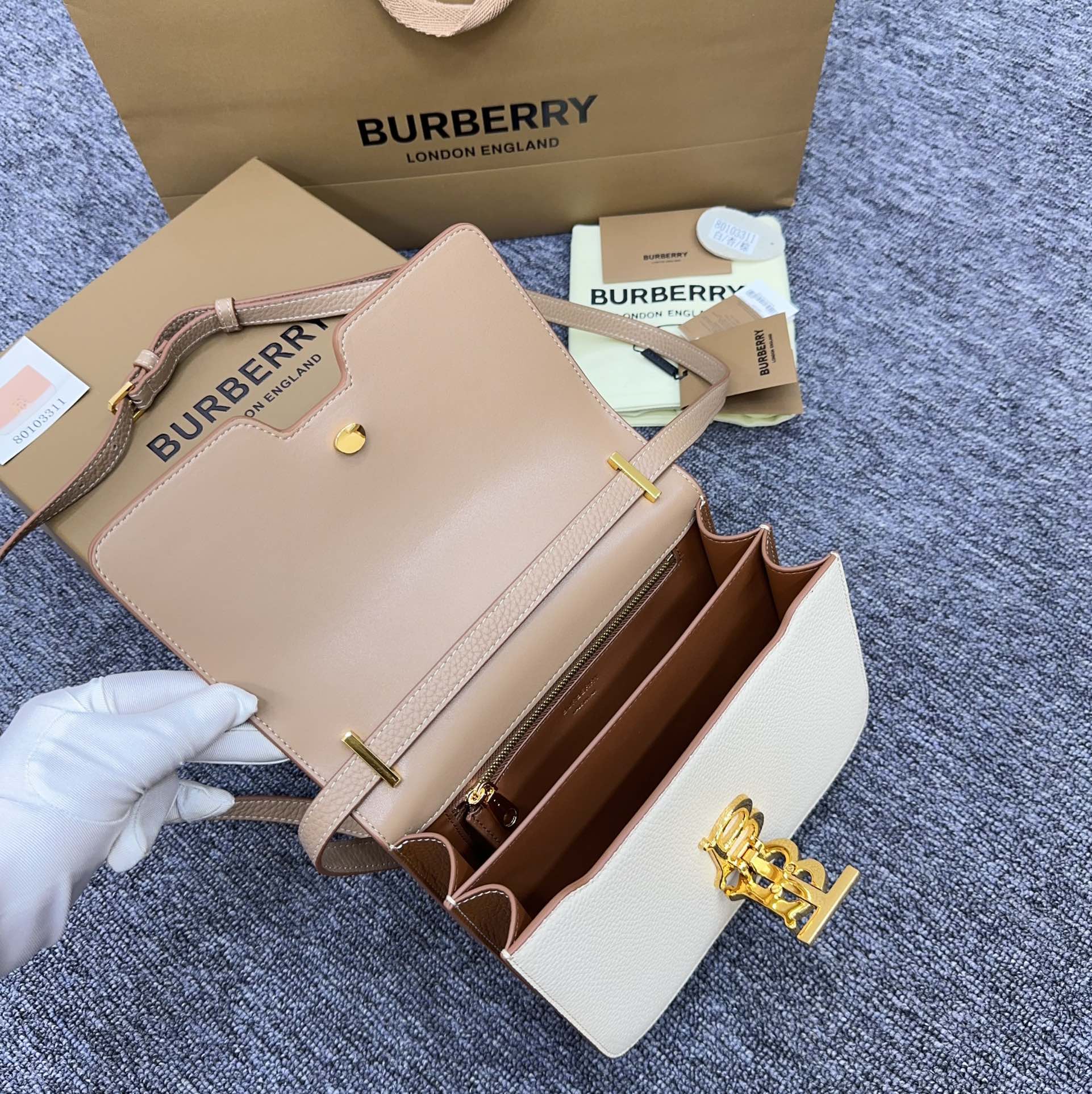 Burberry 3311 21 x 6 x 16cm