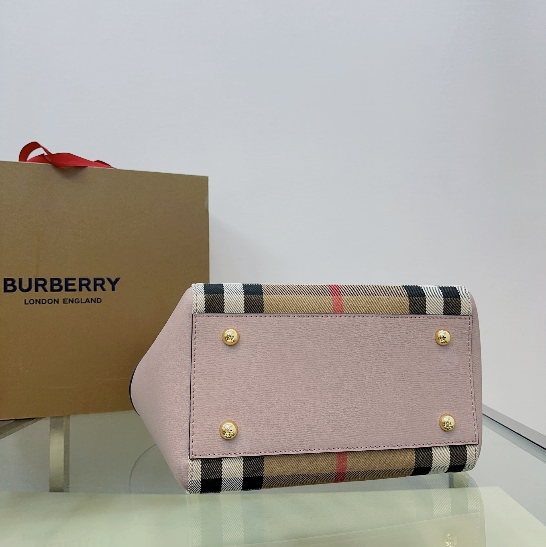 Burberry The Canter 3029150 (2) 26 x 15.5 x 29.5cm