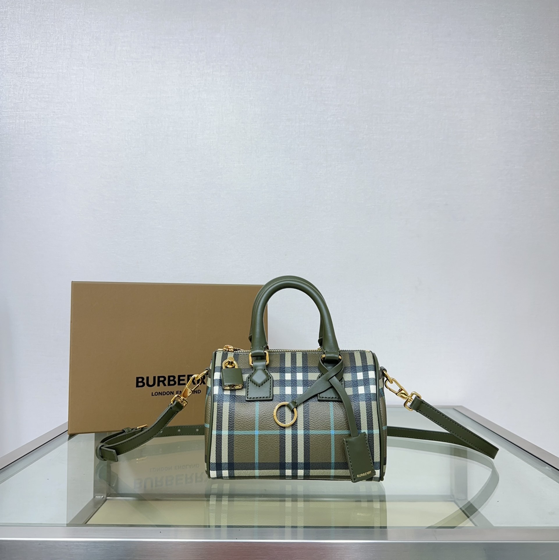 Burberry 496247 (2) 18.5 x 11x 12cm