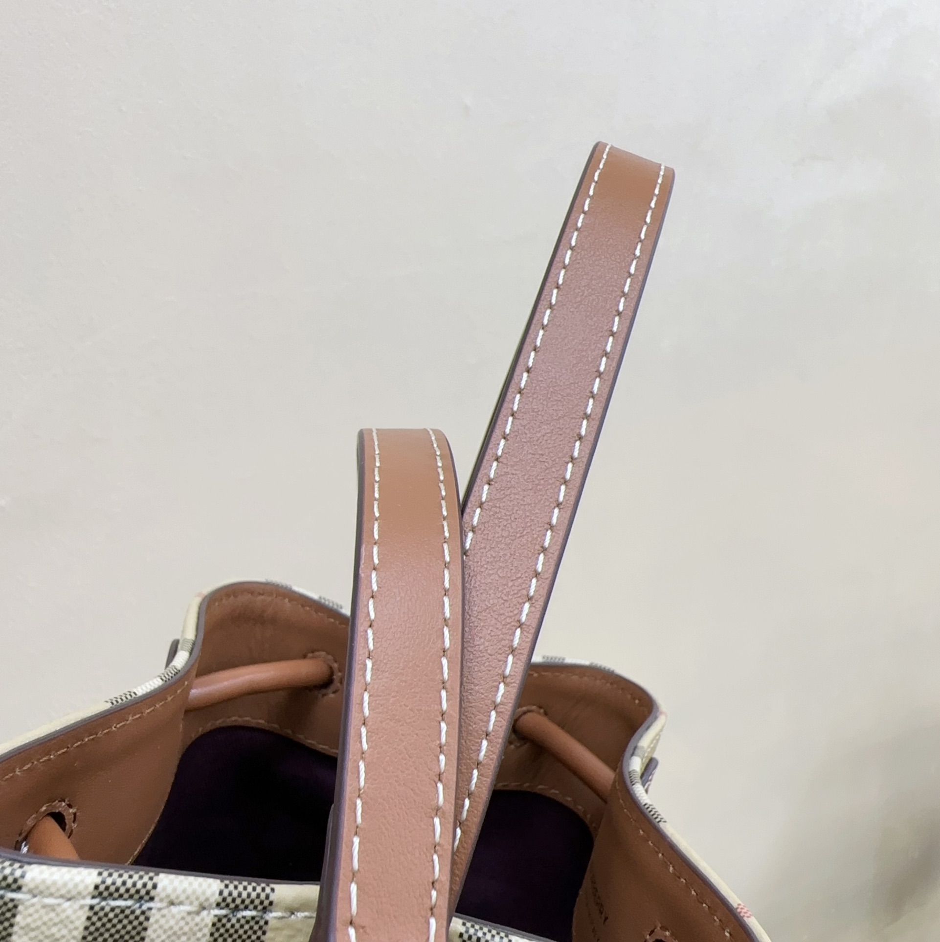 Burberry 184160 16.5x 11 x 18.5cm