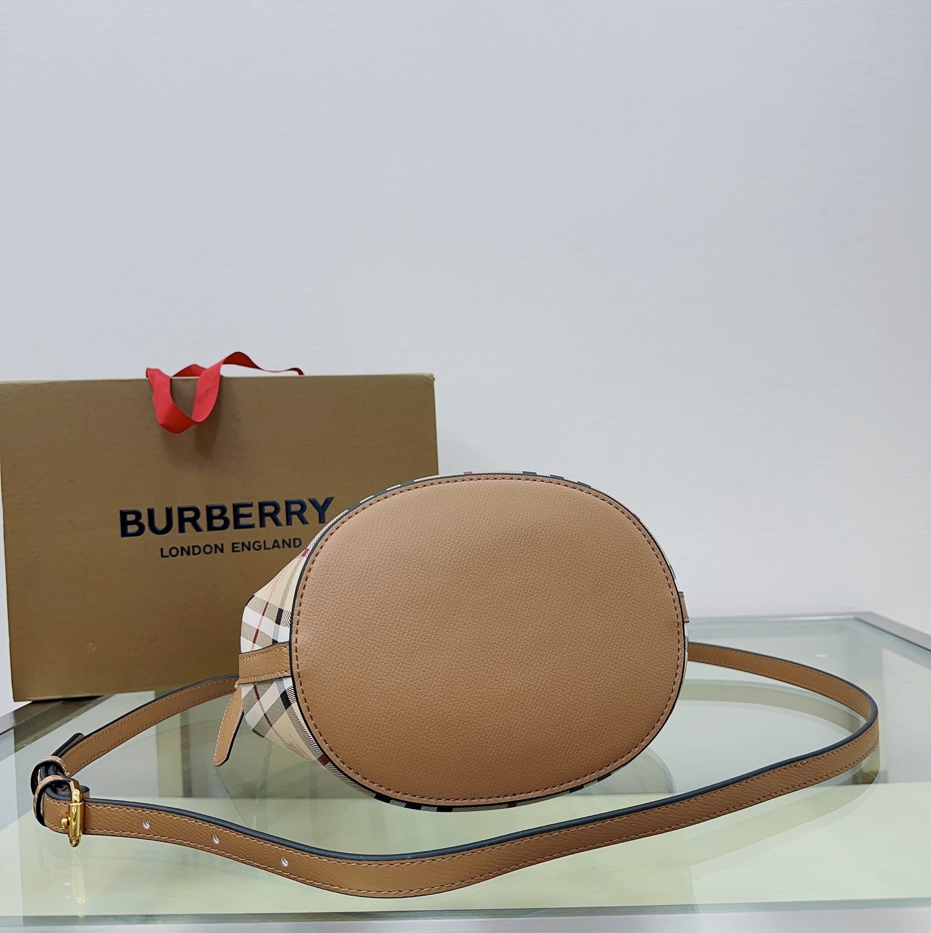 Burberry 158135 (4) 18.5 x 15 x 23.5cm