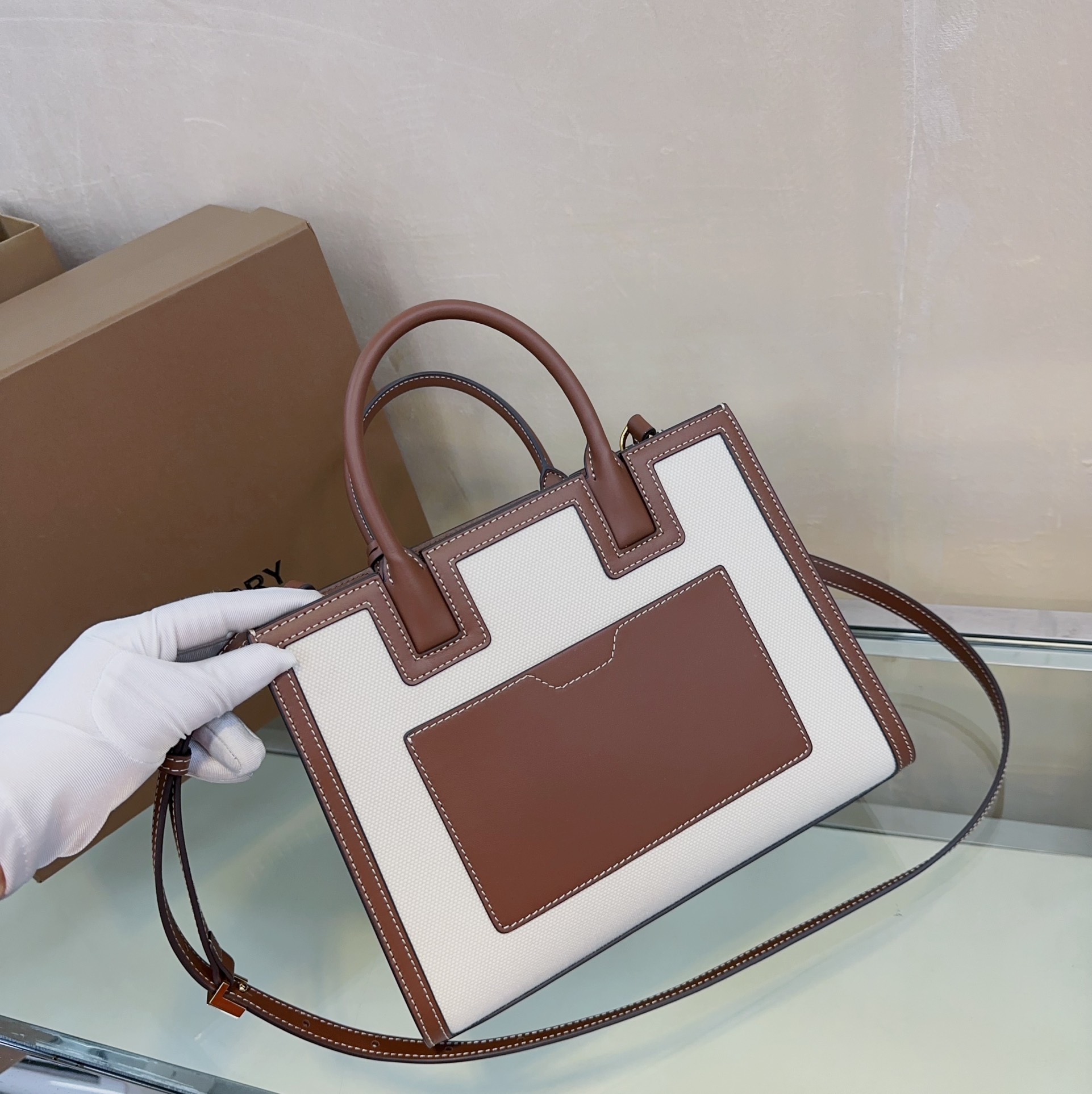 Burberry 044173 27x 11× 20cm