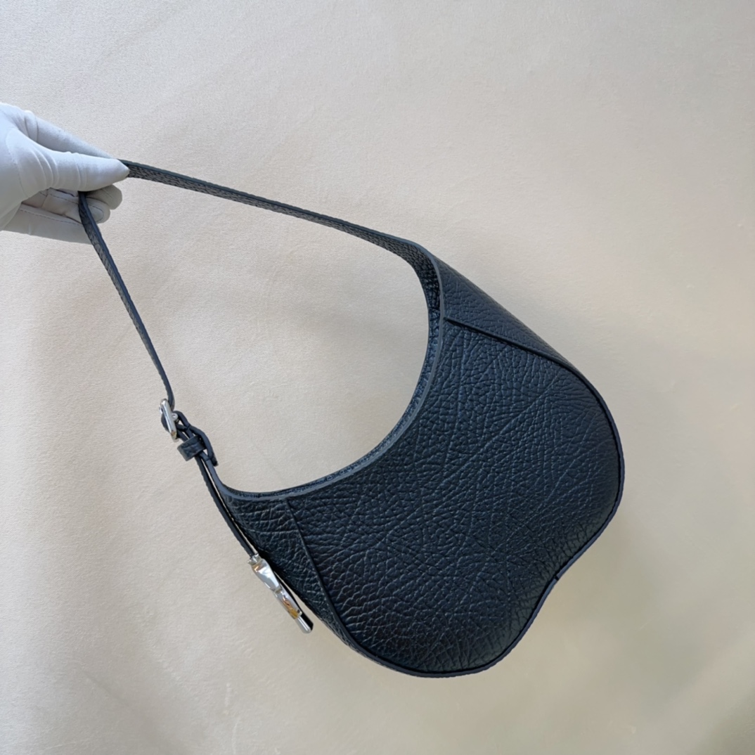 Burberry Chess 510167 (2) 23 x 4.5 x 19cm